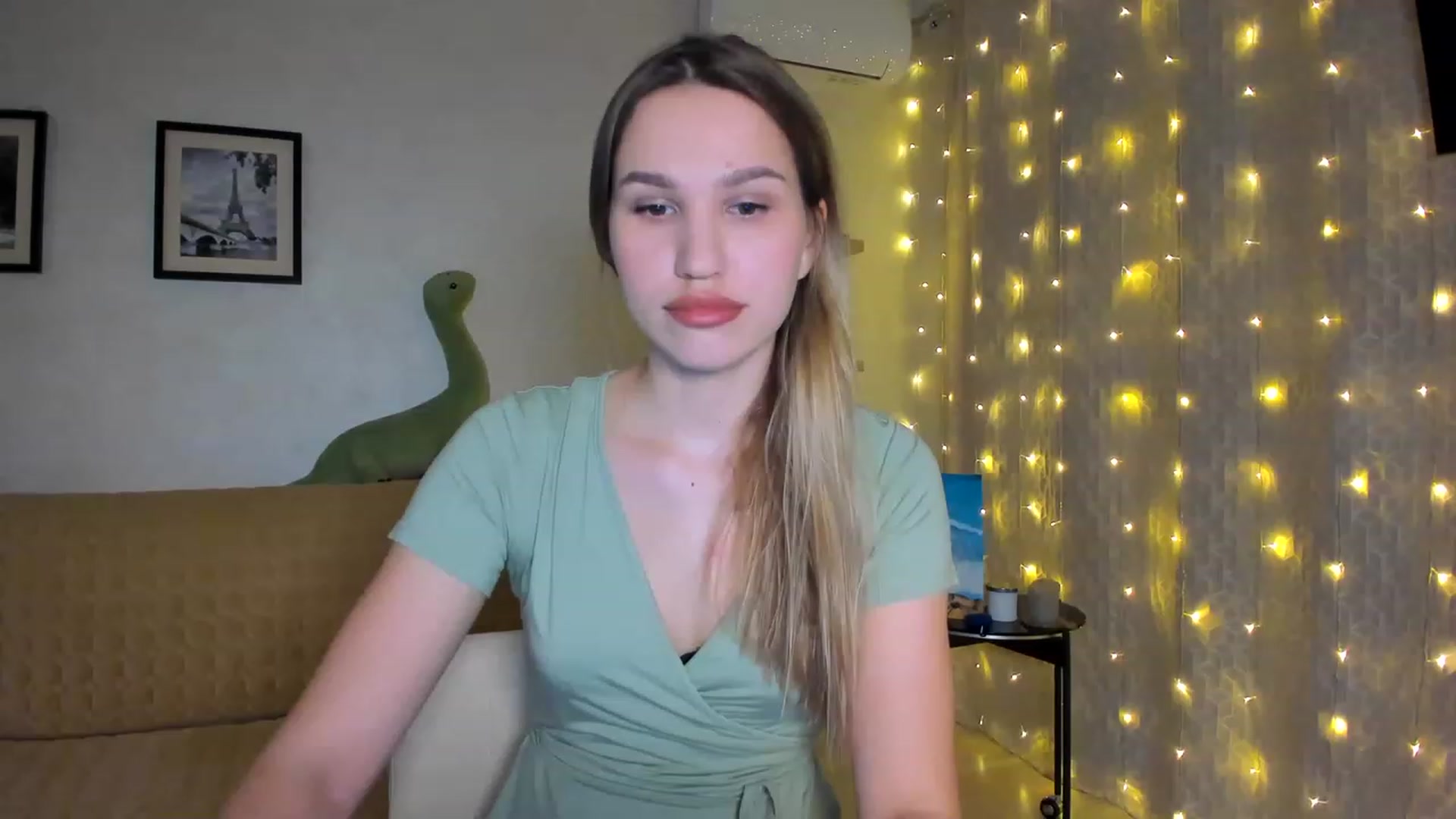 Gallery image thumbnail from WaveOfLove's myfreecams stream on, 01/17/2023, 16:42 image 17 of 20