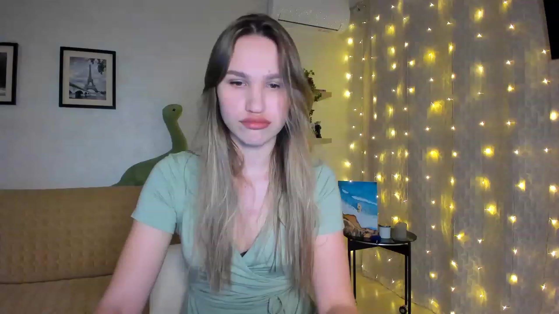 Gallery image thumbnail from WaveOfLove's myfreecams stream on, 01/17/2023, 16:42 image 16 of 20