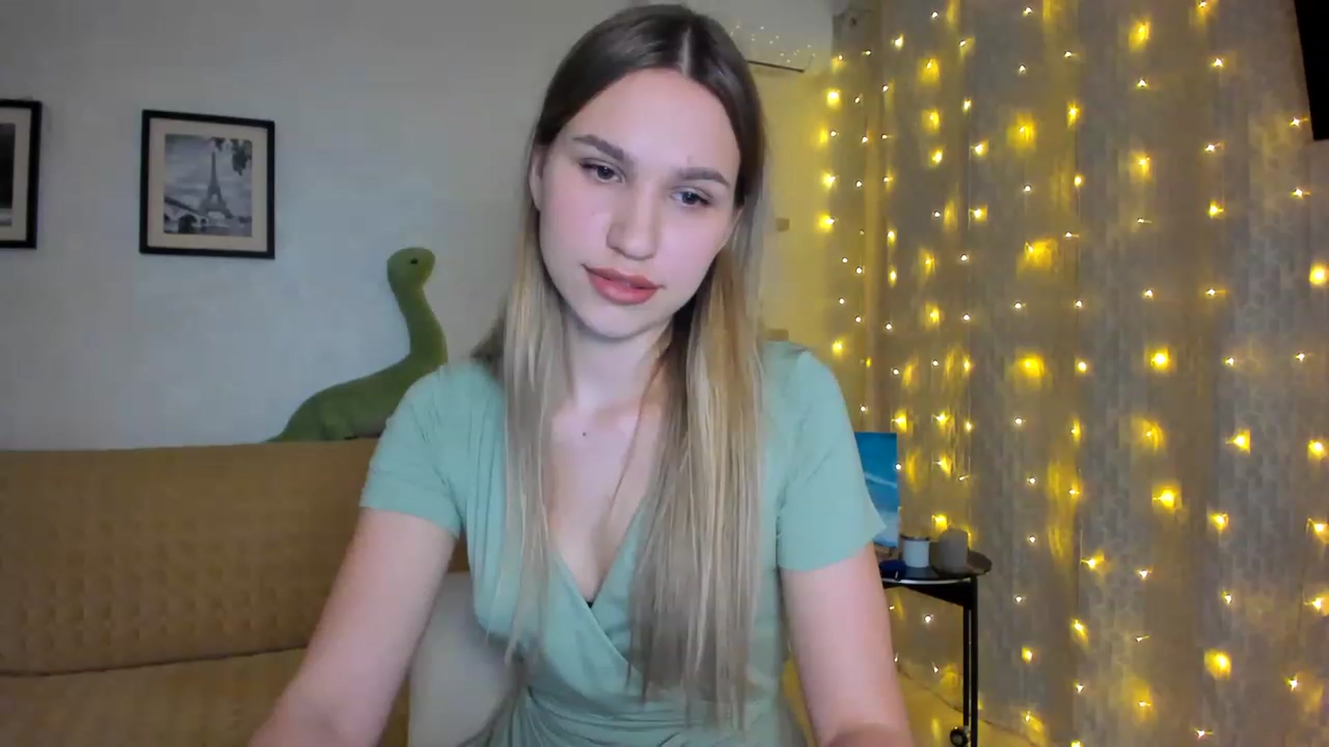 Gallery image thumbnail from WaveOfLove's myfreecams stream on, 01/17/2023, 17:51 image 10 of 20