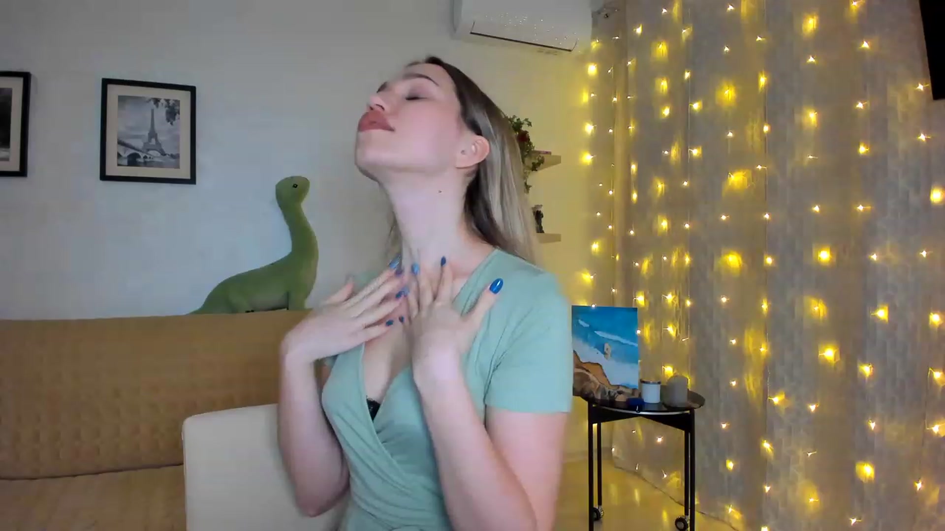 Gallery image thumbnail from WaveOfLove's myfreecams stream on, 01/17/2023, 17:51 image 15 of 20