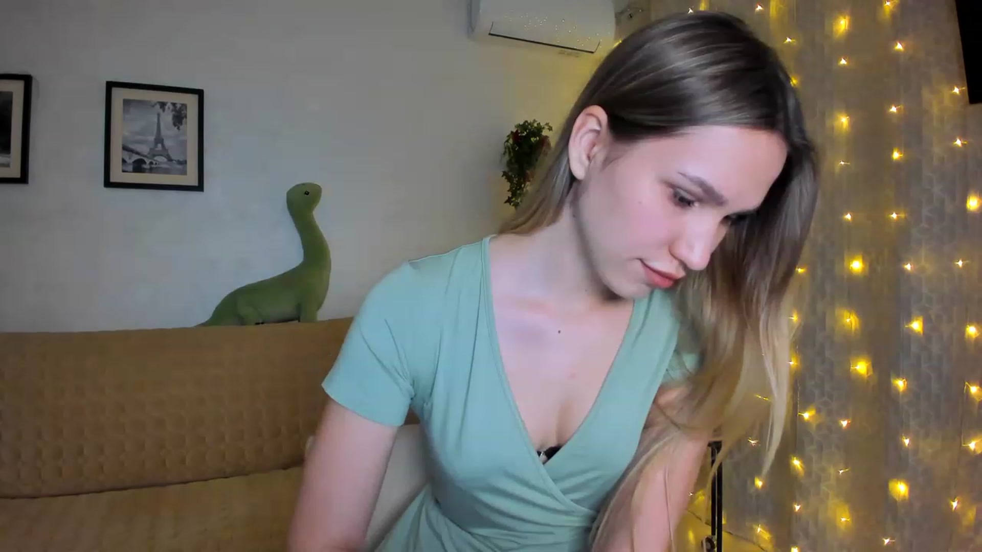 Gallery image thumbnail from WaveOfLove's myfreecams stream on, 01/17/2023, 17:51 image 16 of 20