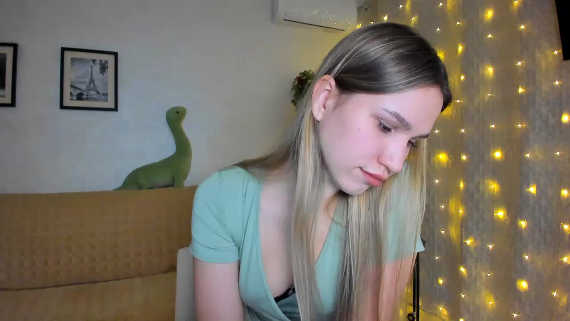 Gallery image thumbnail from WaveOfLove's myfreecams stream on, 01/17/2023, 17:51 image 8 of 20