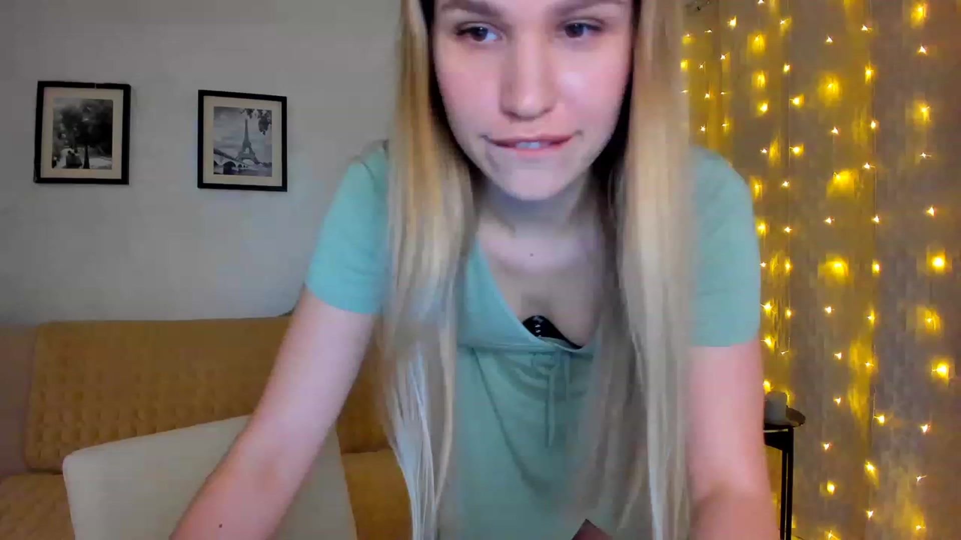 Gallery image thumbnail from WaveOfLove's myfreecams stream on, 01/17/2023, 19:26 image 13 of 20