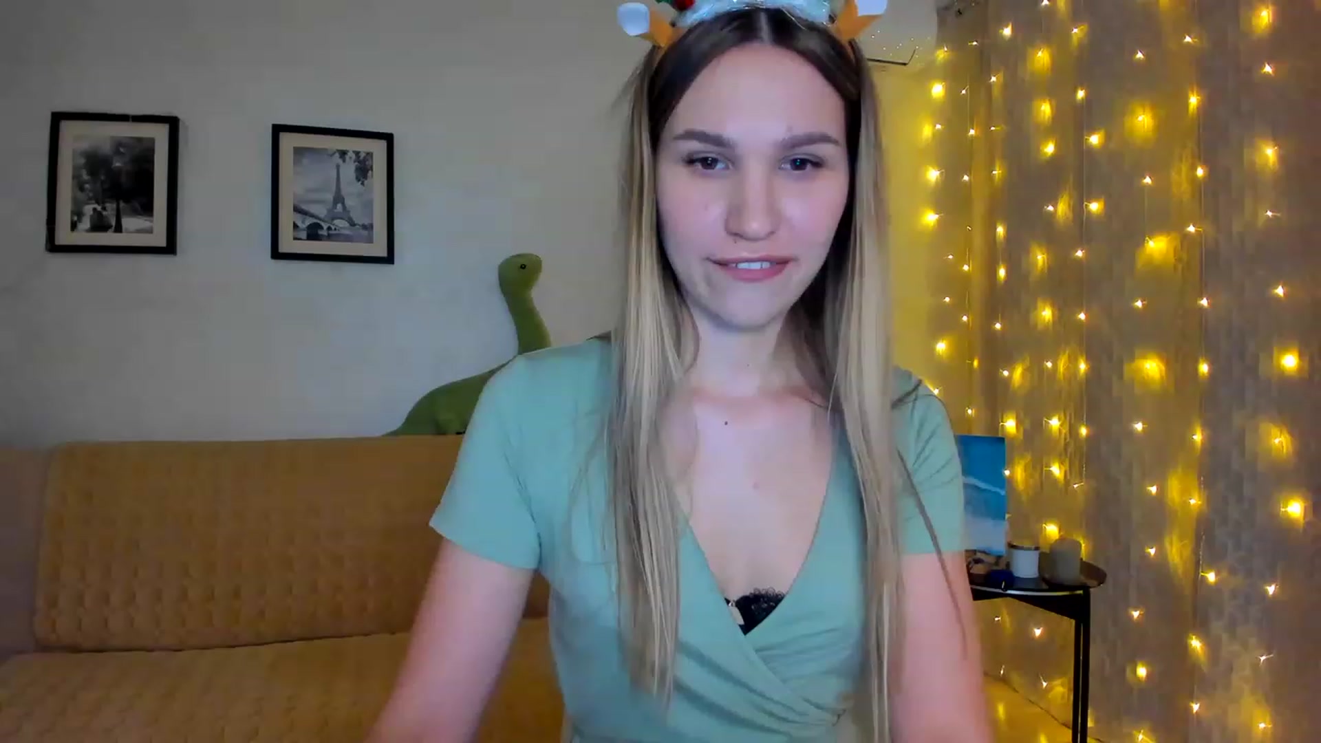 Gallery image thumbnail from WaveOfLove's myfreecams stream on, 01/17/2023, 19:26 image 16 of 20