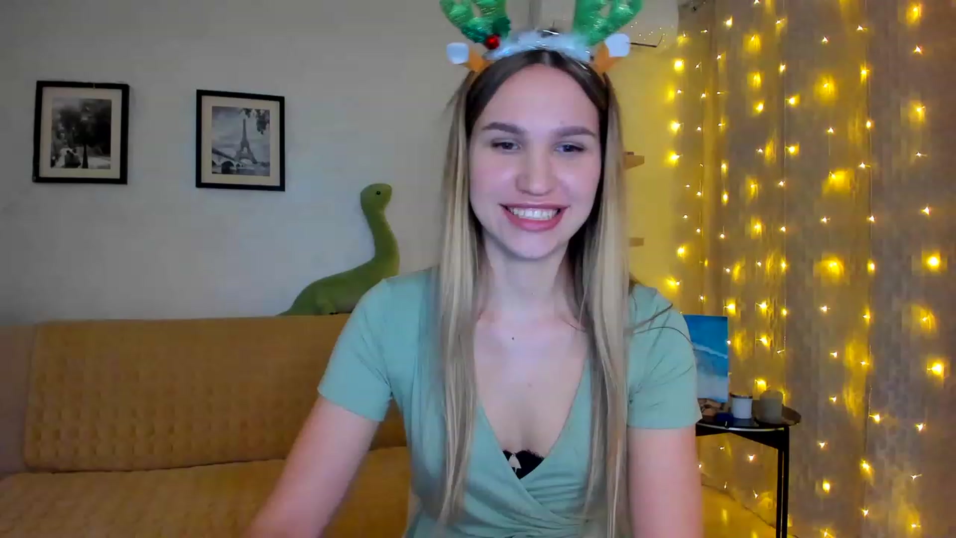 Gallery image thumbnail from WaveOfLove's myfreecams stream on, 01/17/2023, 19:26 image 17 of 20
