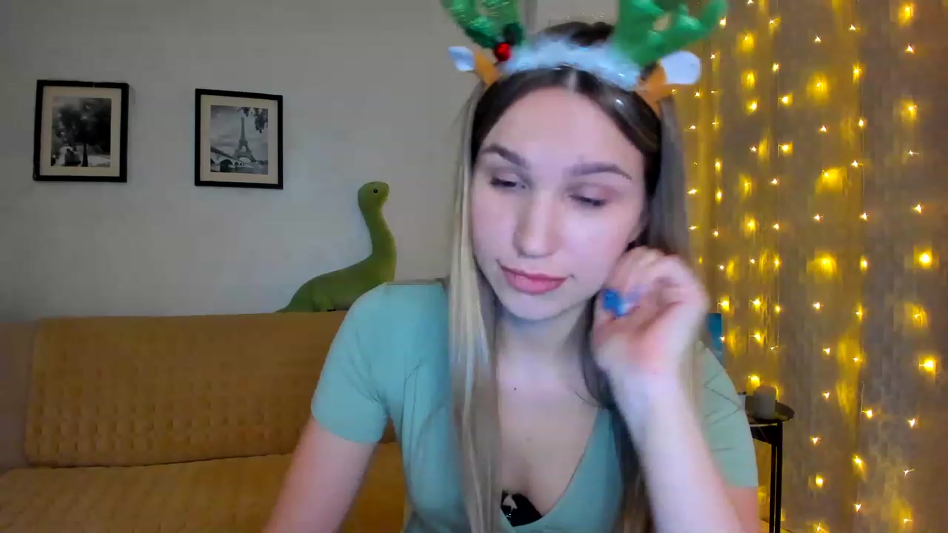 Gallery image thumbnail from WaveOfLove's myfreecams stream on, 01/17/2023, 19:26 image 18 of 20