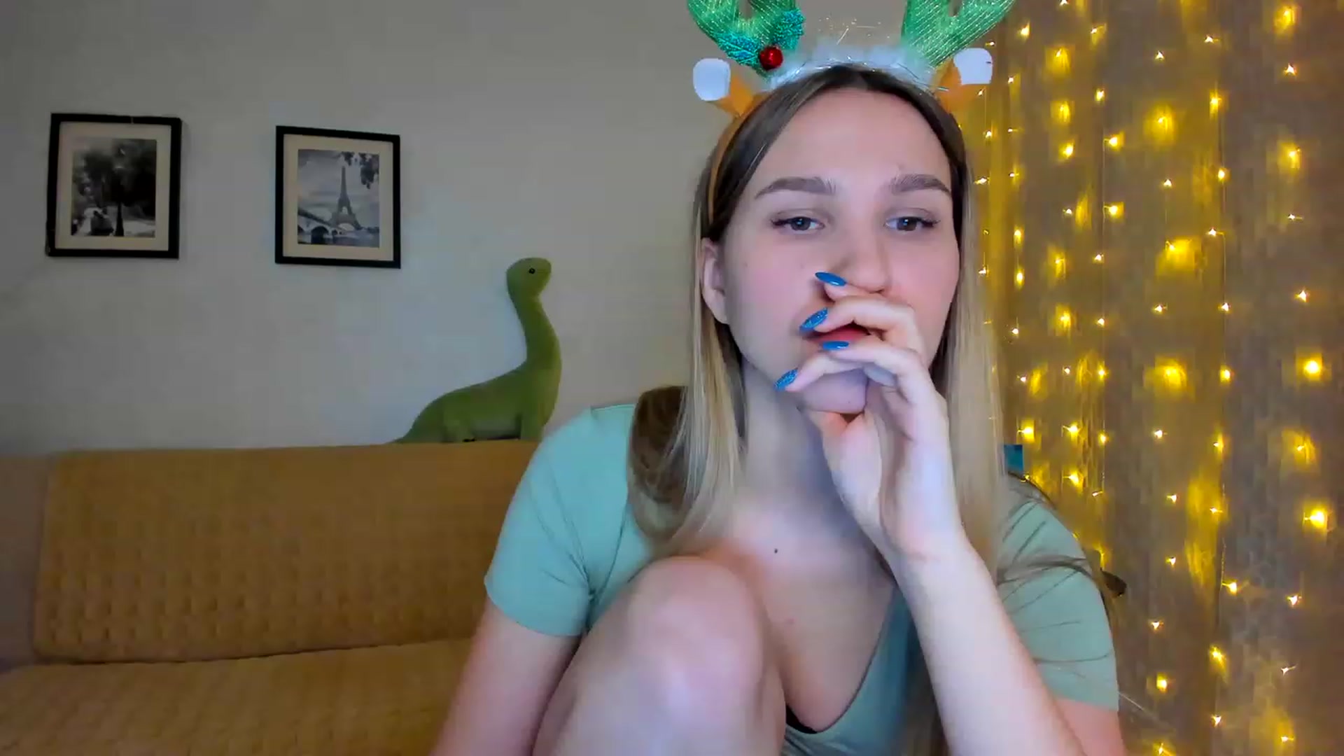 Gallery image thumbnail from WaveOfLove's myfreecams stream on, 01/17/2023, 19:26 image 11 of 20