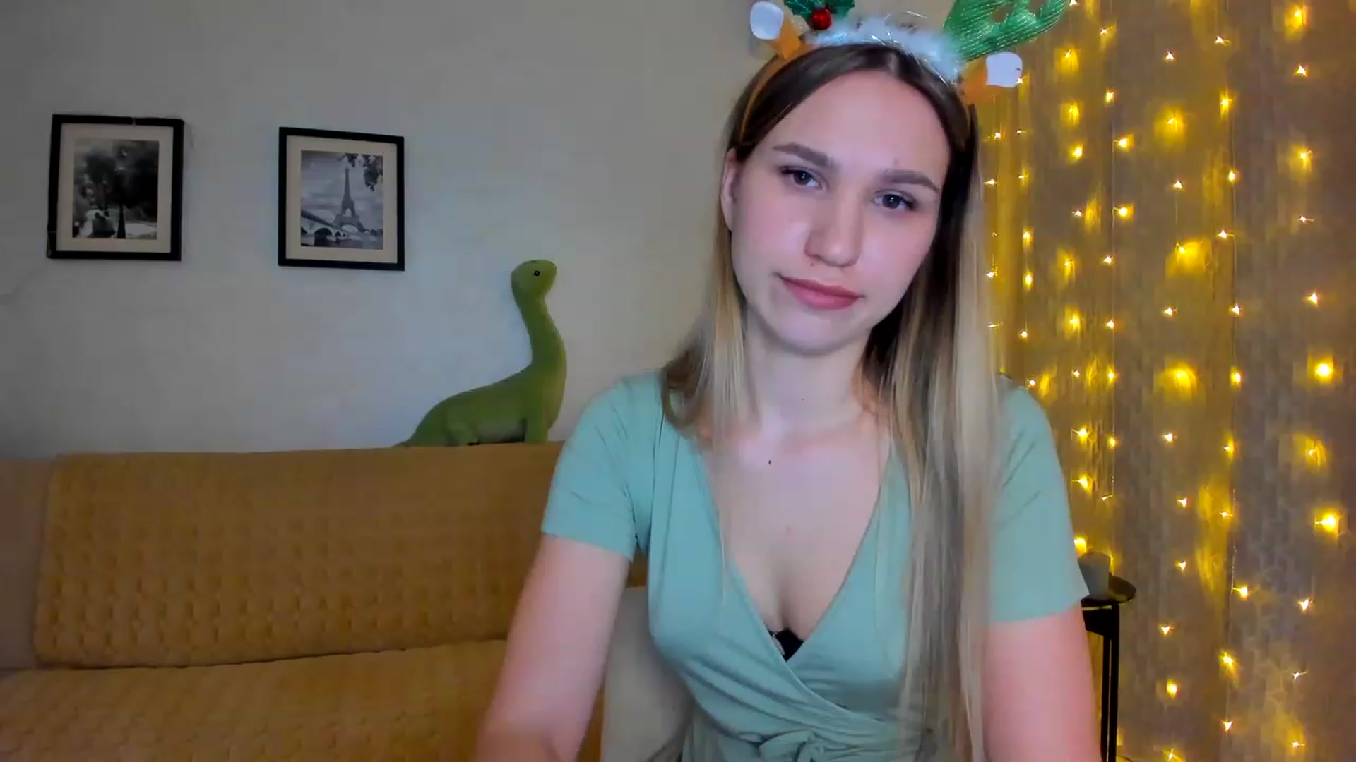 Gallery image thumbnail from WaveOfLove's myfreecams stream on, 01/17/2023, 19:26 image 9 of 20