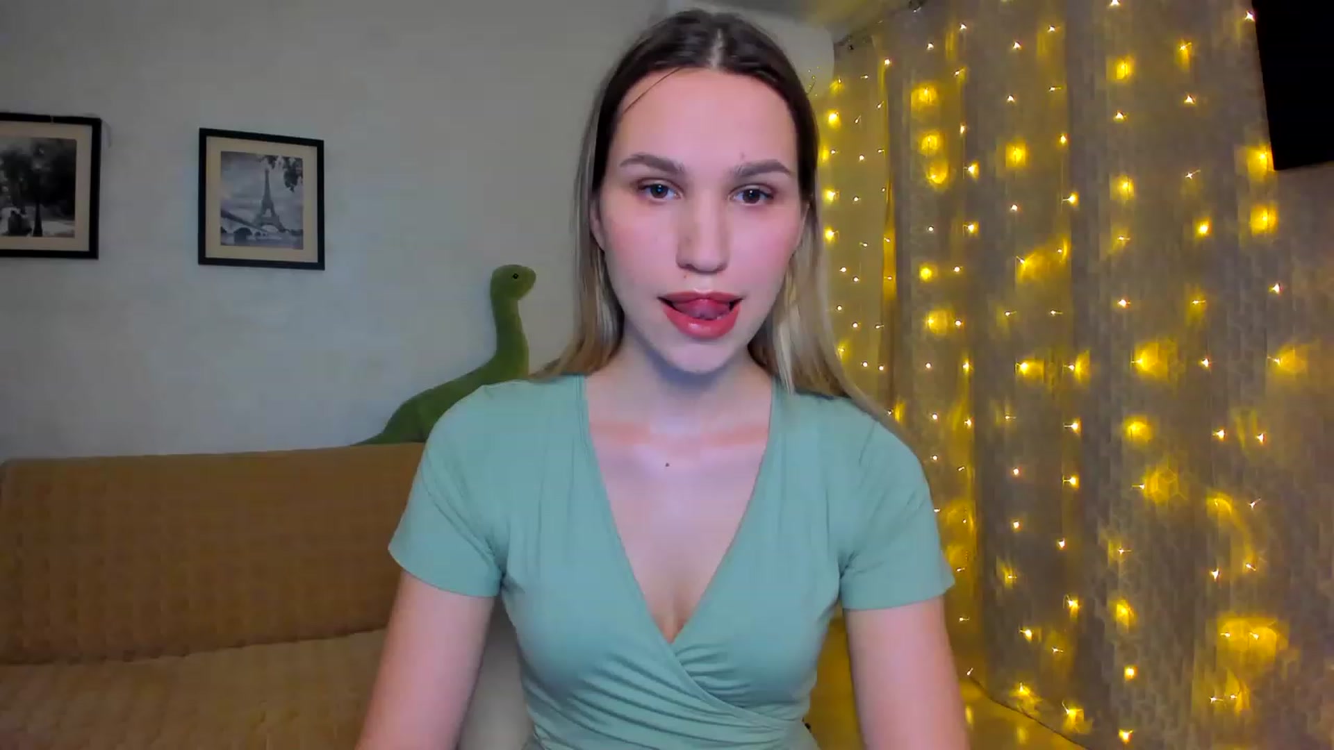 Gallery image thumbnail from WaveOfLove's myfreecams stream on, 01/21/2023, 15:50 image 15 of 20