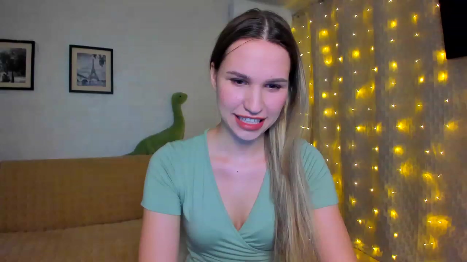 Gallery image thumbnail from WaveOfLove's myfreecams stream on, 01/21/2023, 15:50 image 16 of 20