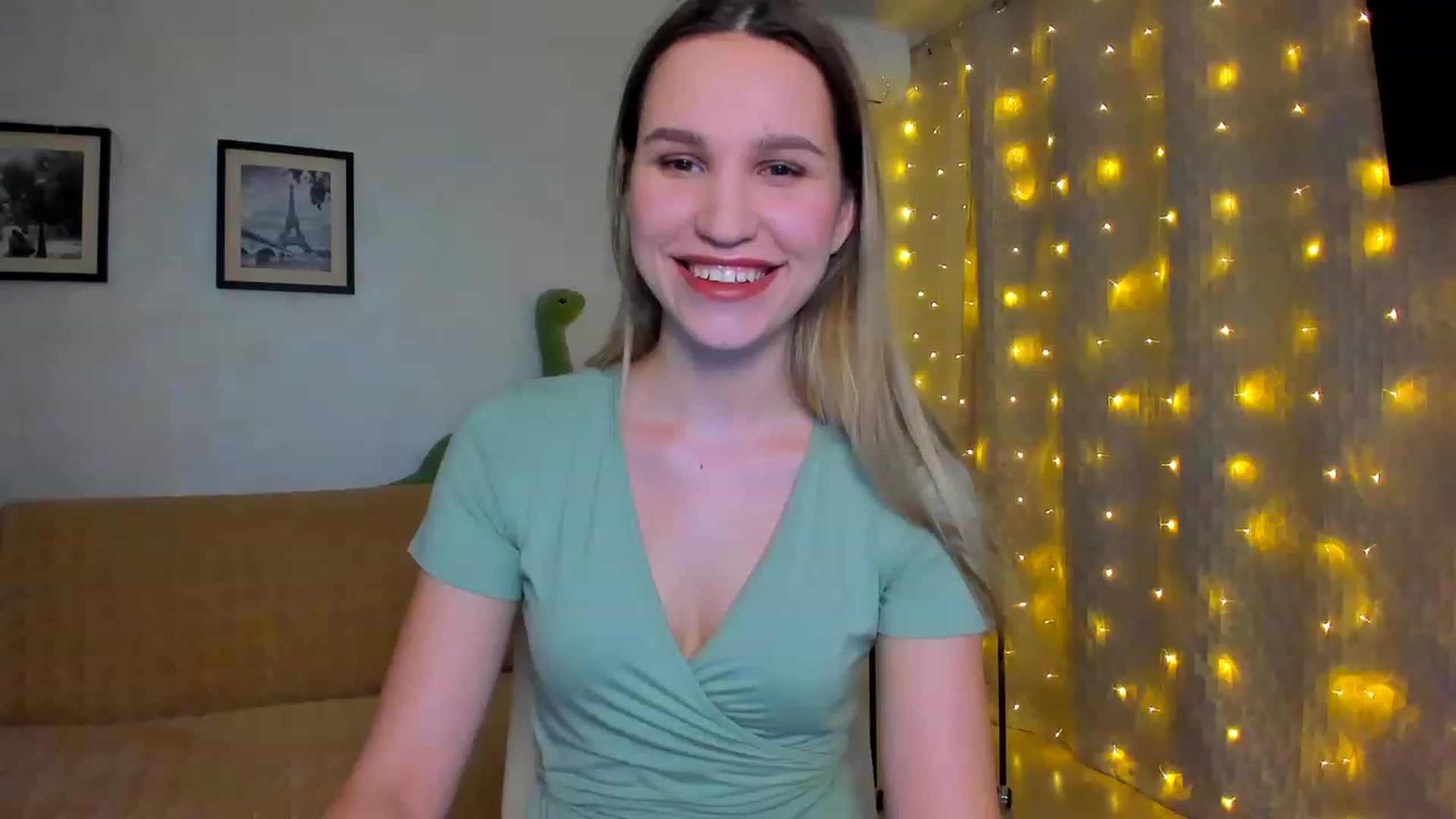 Gallery image thumbnail from WaveOfLove's myfreecams stream on, 01/21/2023, 15:50 image 8 of 20