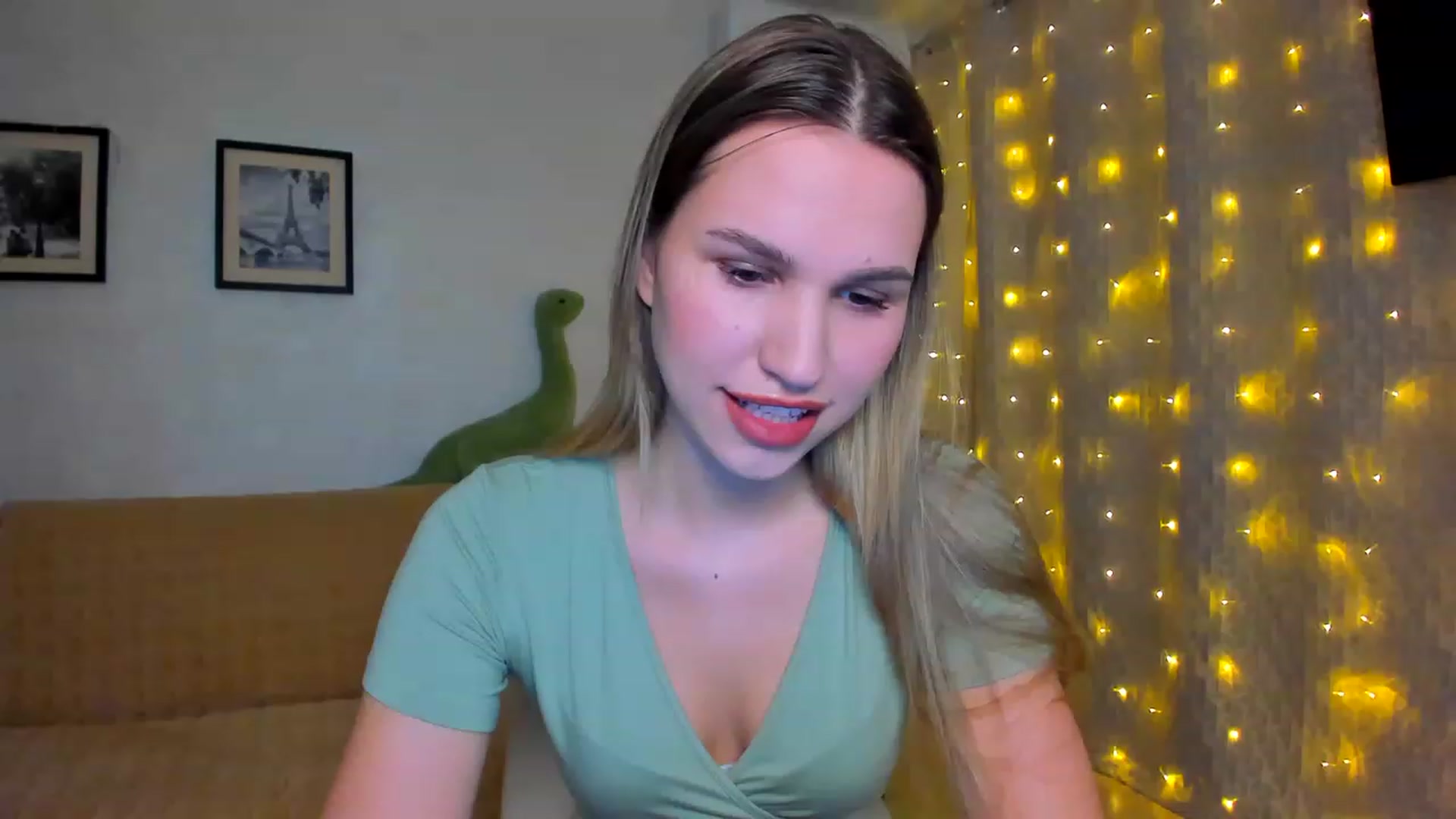 Gallery image thumbnail from WaveOfLove's myfreecams stream on, 01/21/2023, 15:50 image 12 of 20