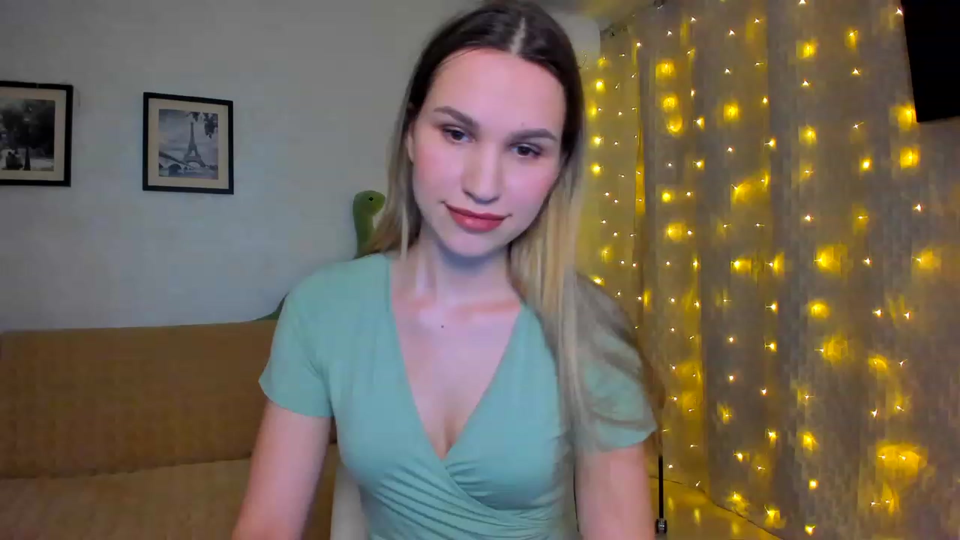 Gallery image thumbnail from WaveOfLove's myfreecams stream on, 01/21/2023, 15:50 image 10 of 20