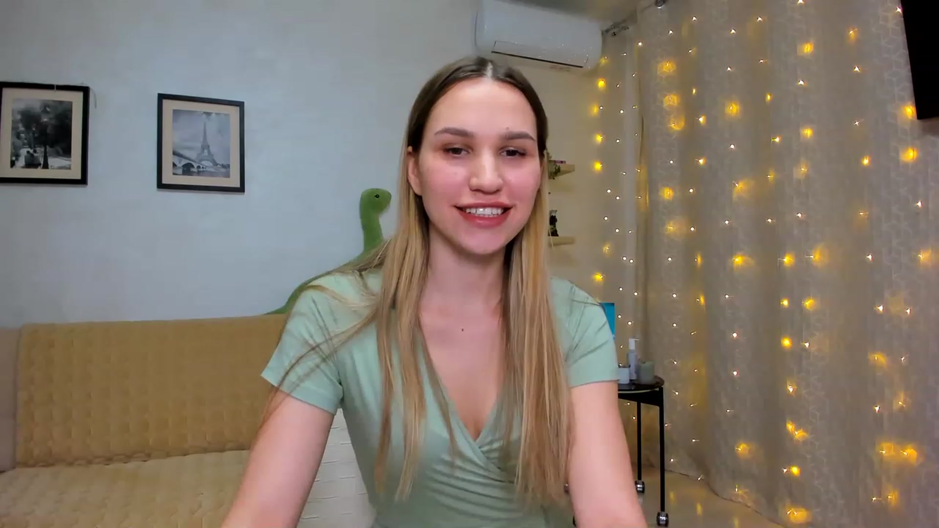 Gallery image thumbnail from WaveOfLove's myfreecams stream on, 01/21/2023, 17:06 image 11 of 20