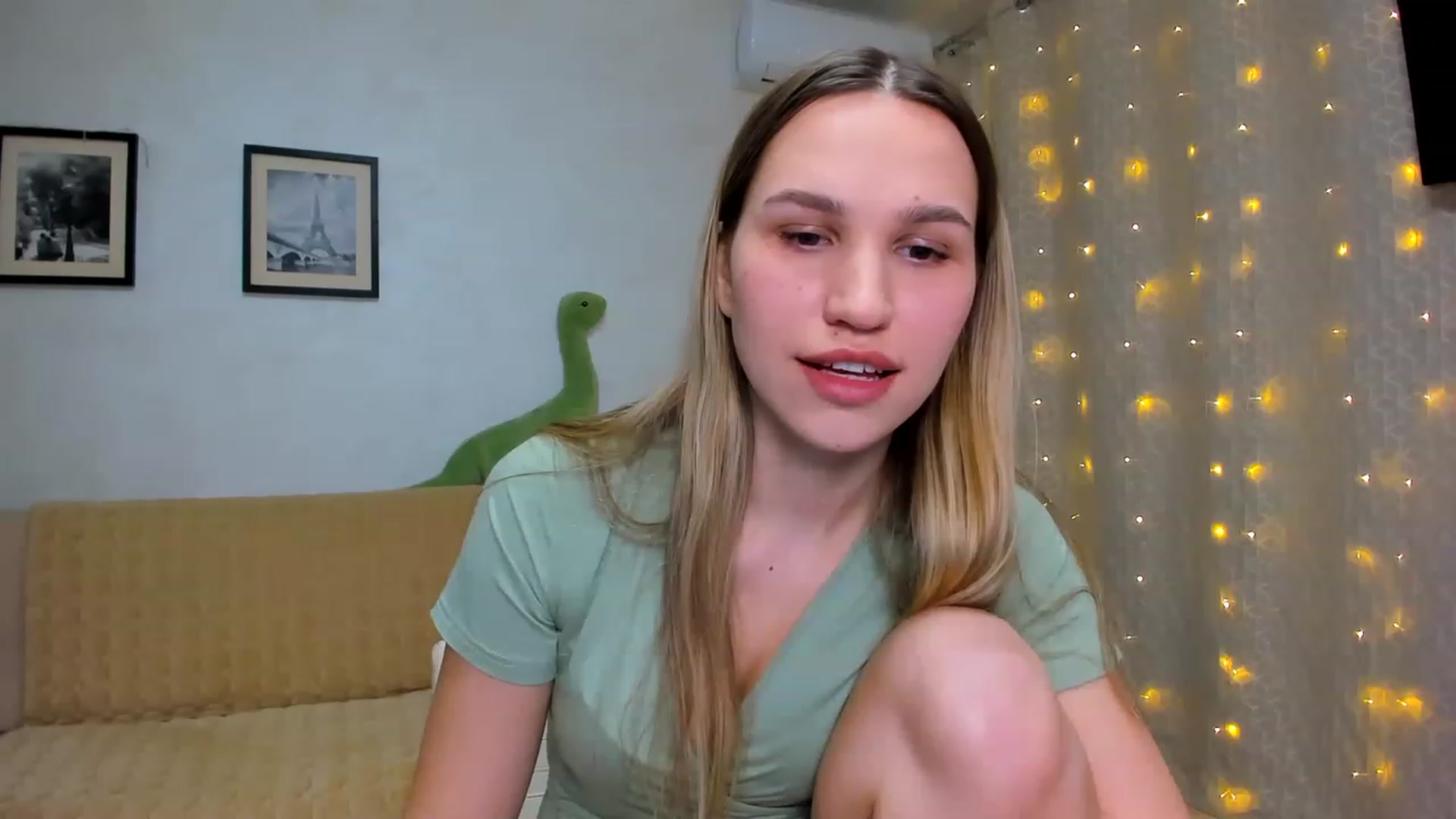 Gallery image thumbnail from WaveOfLove's myfreecams stream on, 01/21/2023, 17:06 image 15 of 20