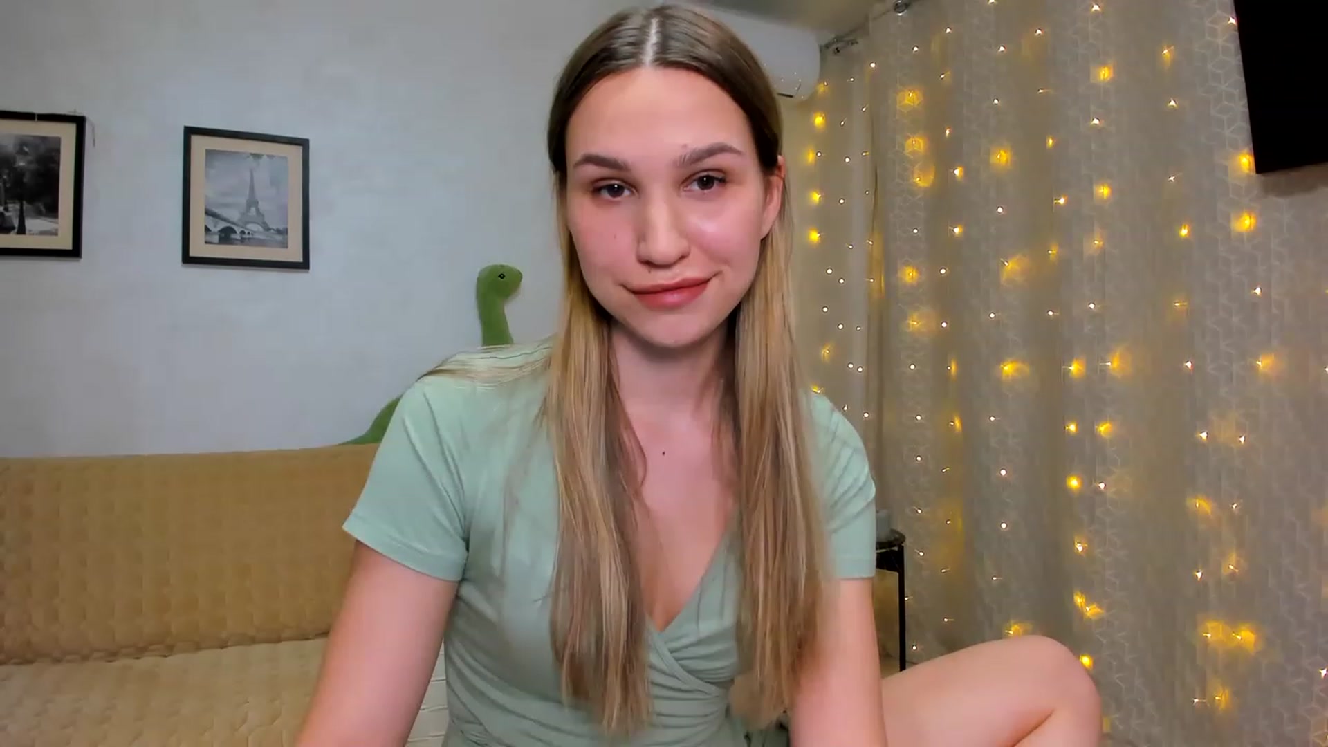 Gallery image thumbnail from WaveOfLove's myfreecams stream on, 01/21/2023, 17:06 image 4 of 20