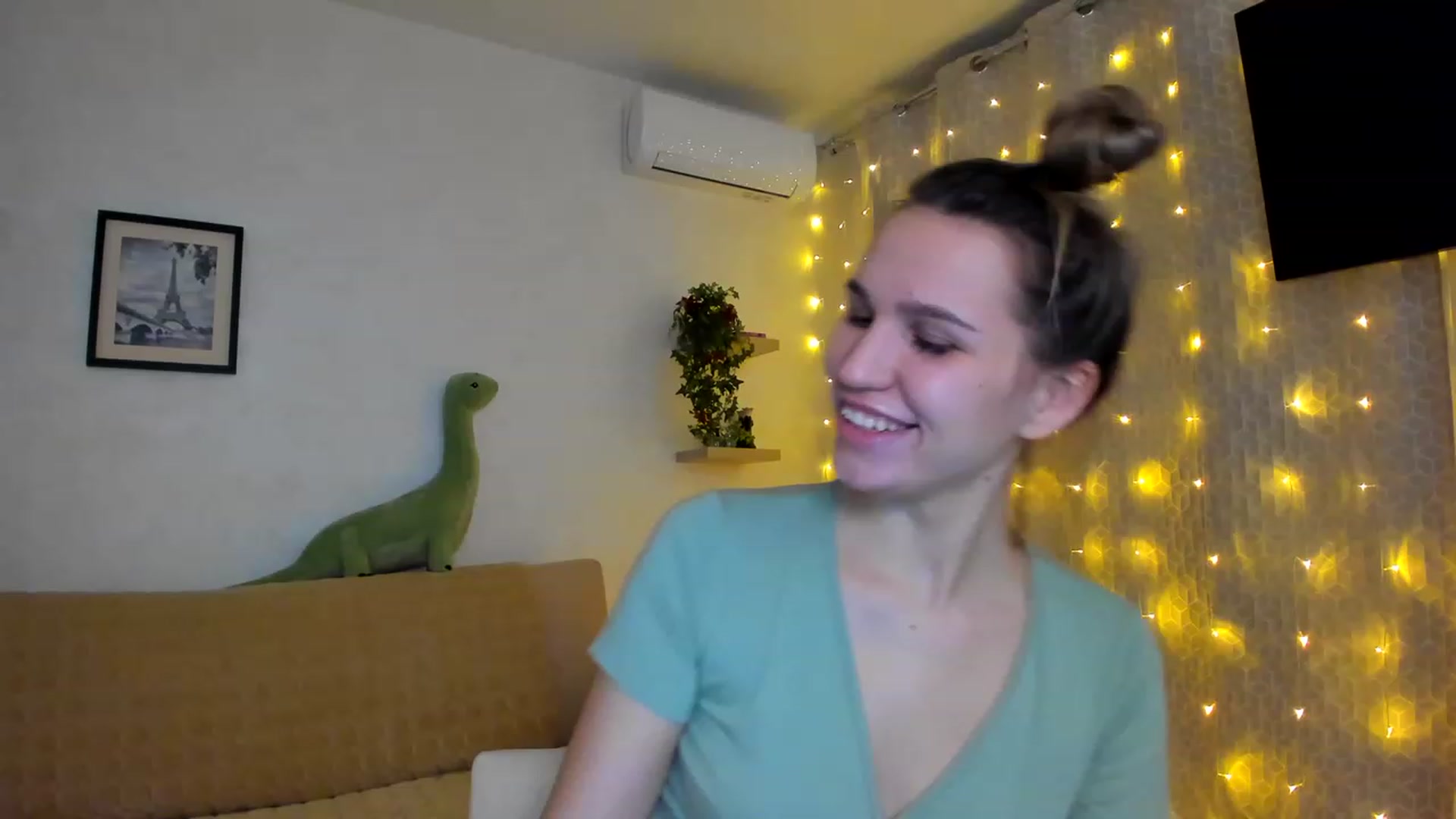 Gallery image thumbnail from WaveOfLove's myfreecams stream on, 01/21/2023, 21:31 image 2 of 20