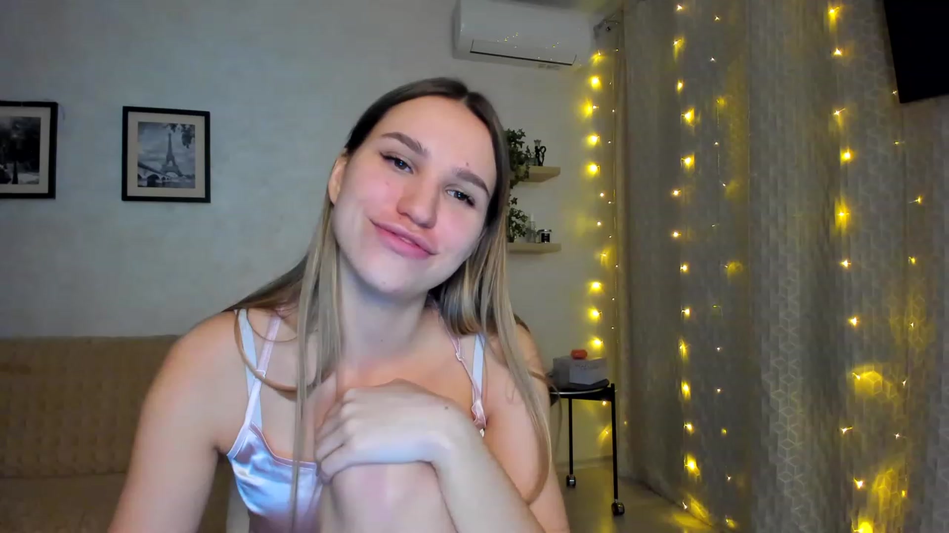 Gallery image thumbnail from WaveOfLove's myfreecams stream on, 01/27/2023, 19:16 image 3 of 20