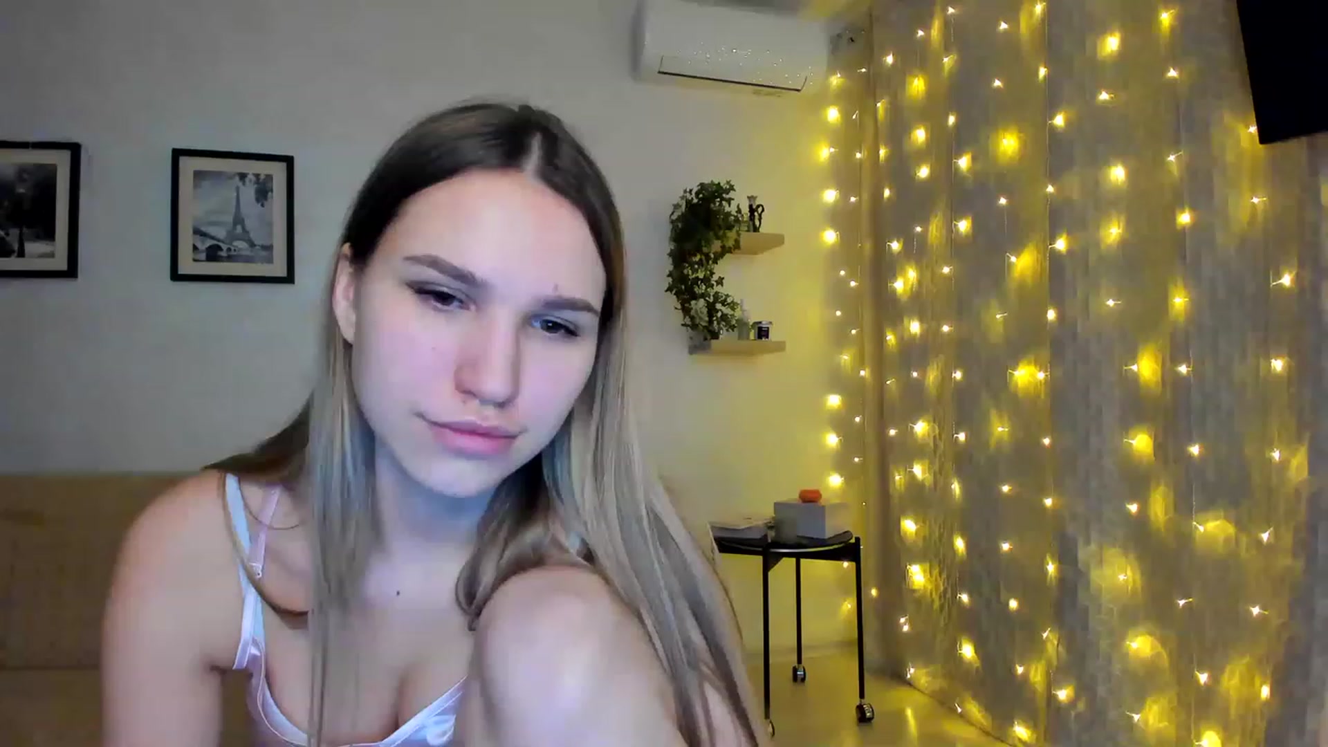 Gallery image thumbnail from WaveOfLove's myfreecams stream on, 01/27/2023, 19:16 image 5 of 20