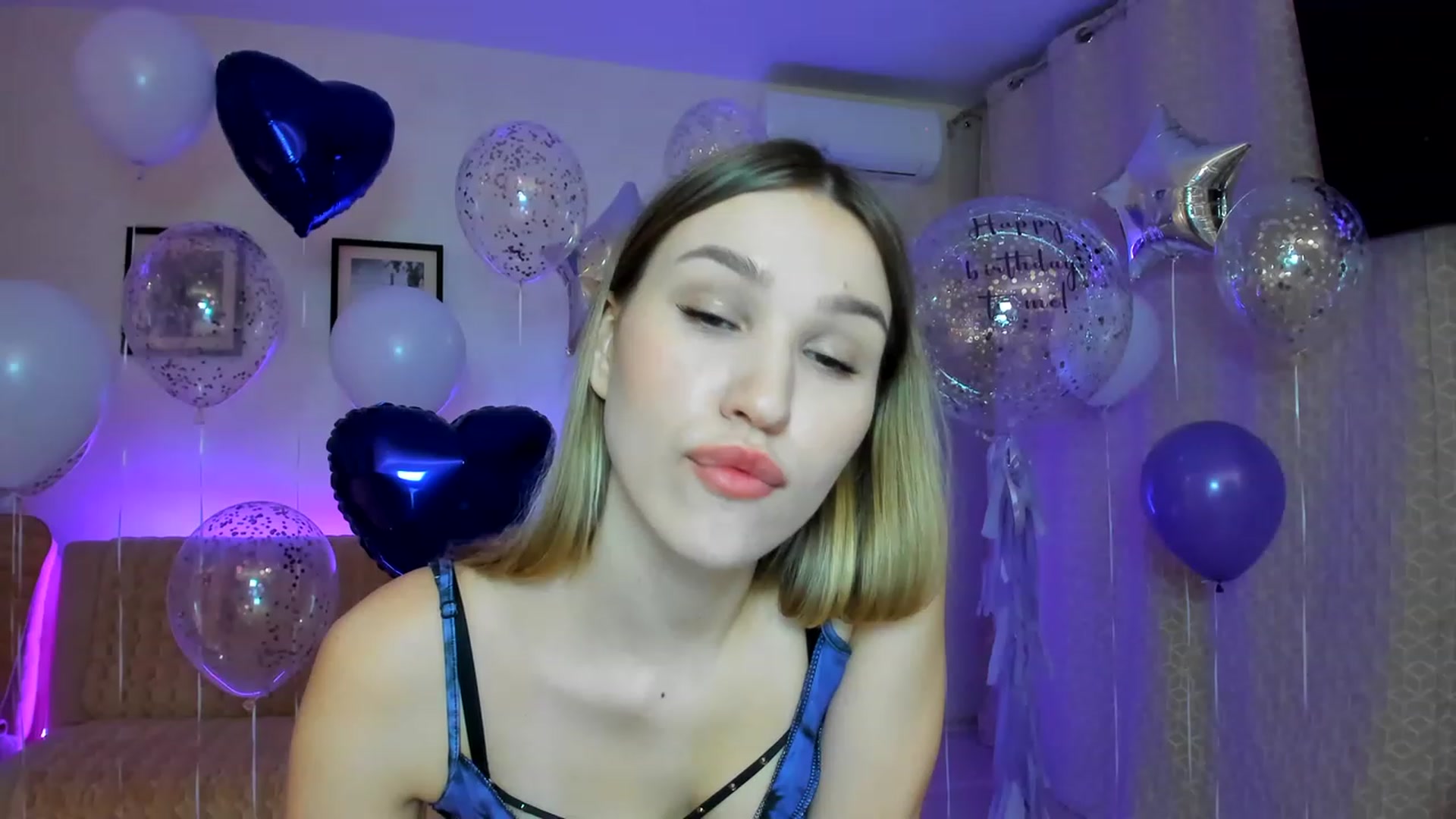 Gallery image thumbnail from WaveOfLove's myfreecams stream on, 01/28/2023, 15:32 image 18 of 20