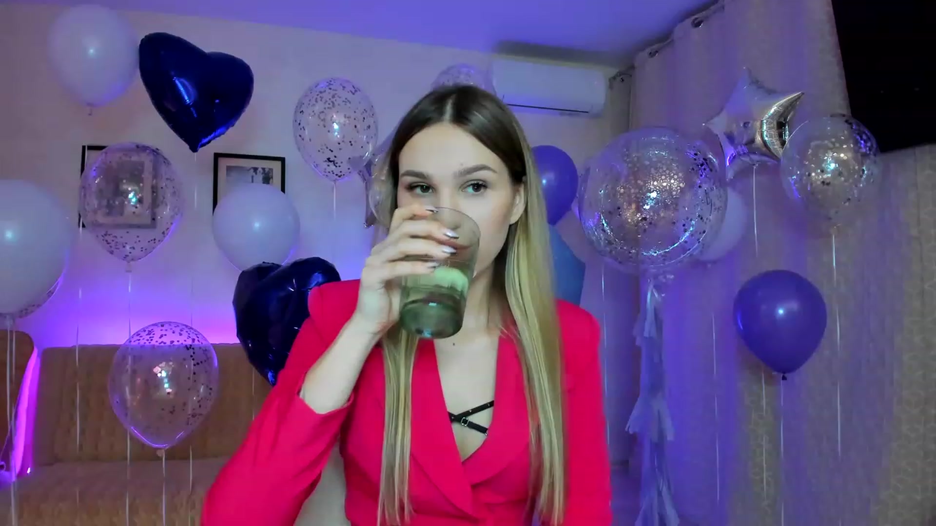 Gallery image thumbnail from WaveOfLove's myfreecams stream on, 01/28/2023, 15:32 image 7 of 20