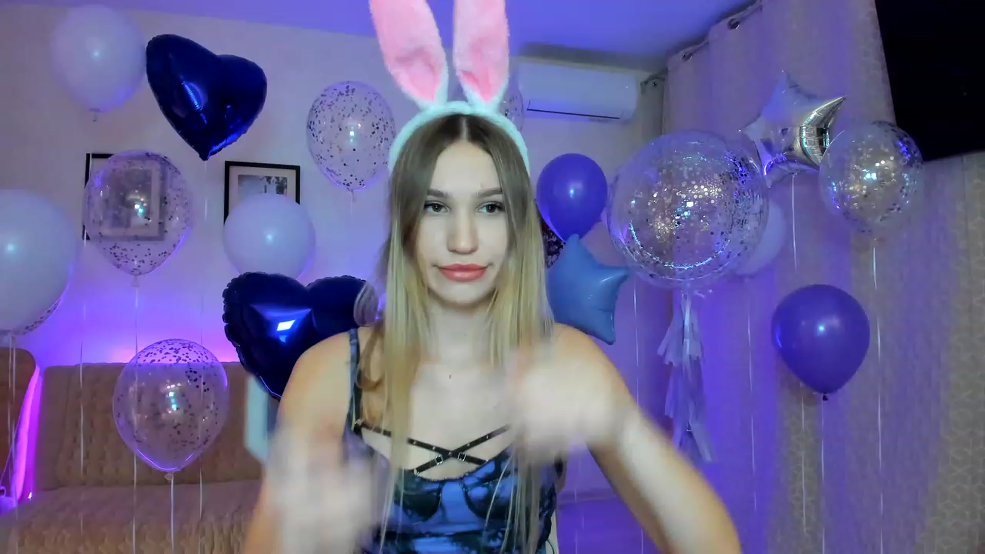 Gallery image thumbnail from WaveOfLove's myfreecams stream on, 01/28/2023, 16:25 image 3 of 20
