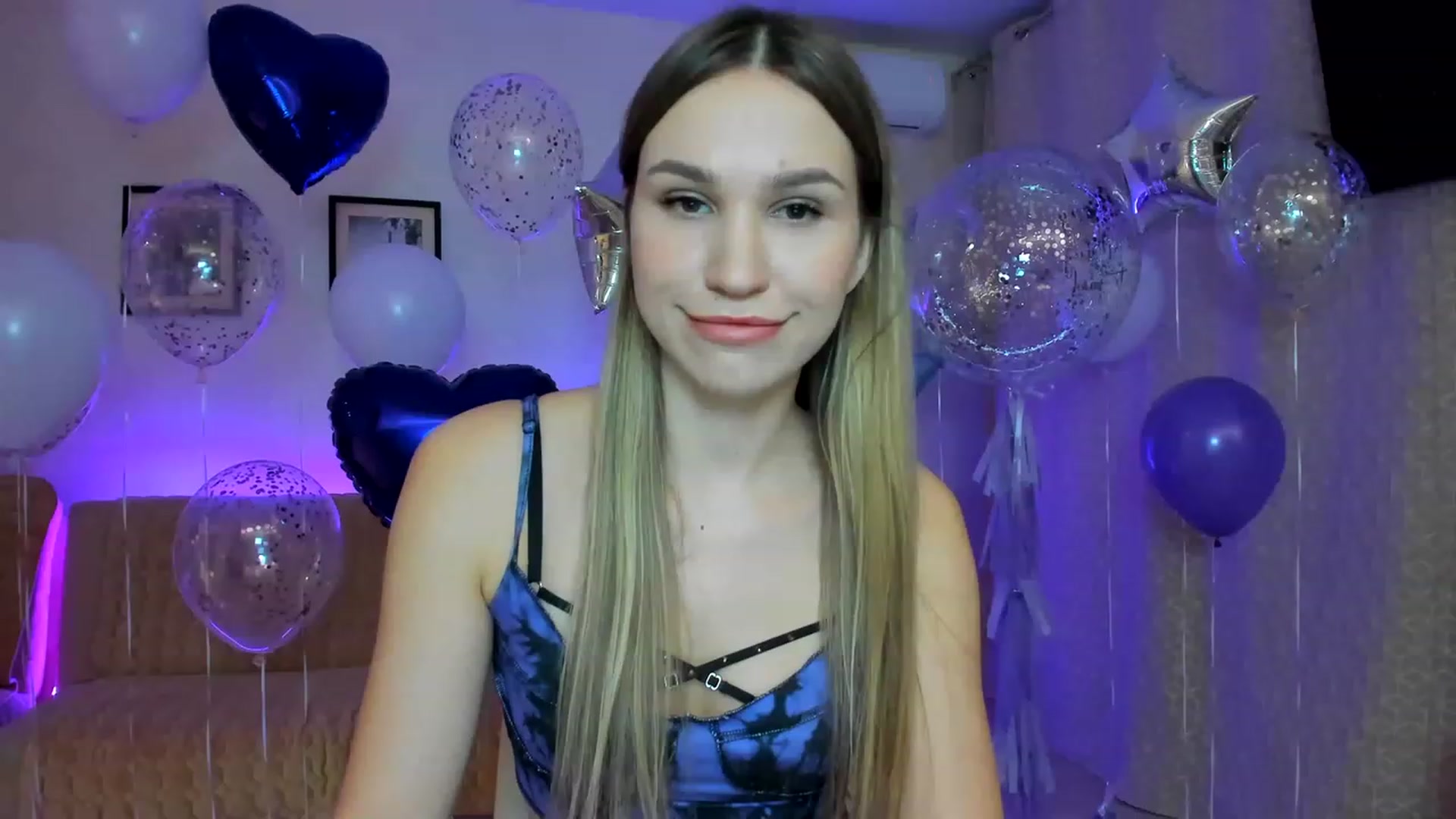 Gallery image thumbnail from WaveOfLove's myfreecams stream on, 01/28/2023, 16:25 image 13 of 20