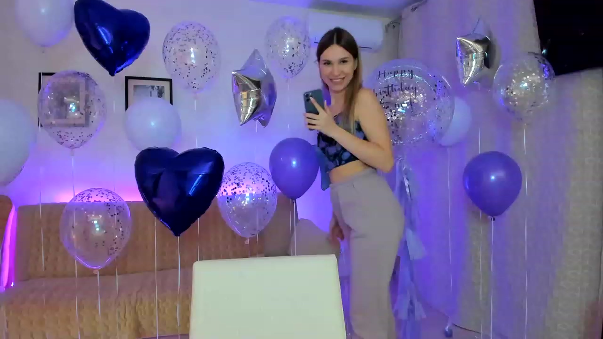 Gallery image thumbnail from WaveOfLove's myfreecams stream on, 01/28/2023, 17:36 image 11 of 20