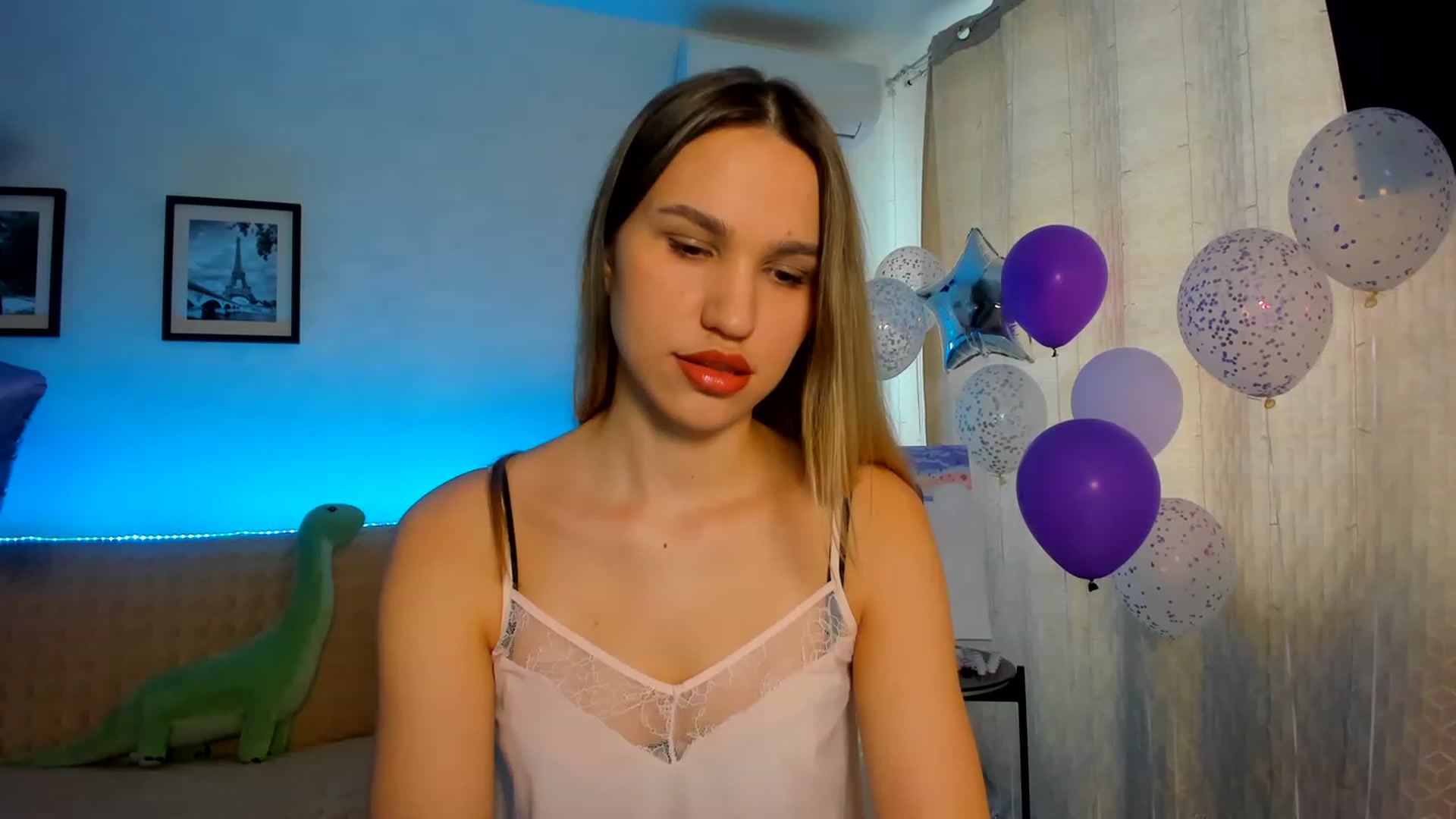 Gallery image thumbnail from WaveOfLove's myfreecams stream on, 02/13/2023, 11:35 image 1 of 20