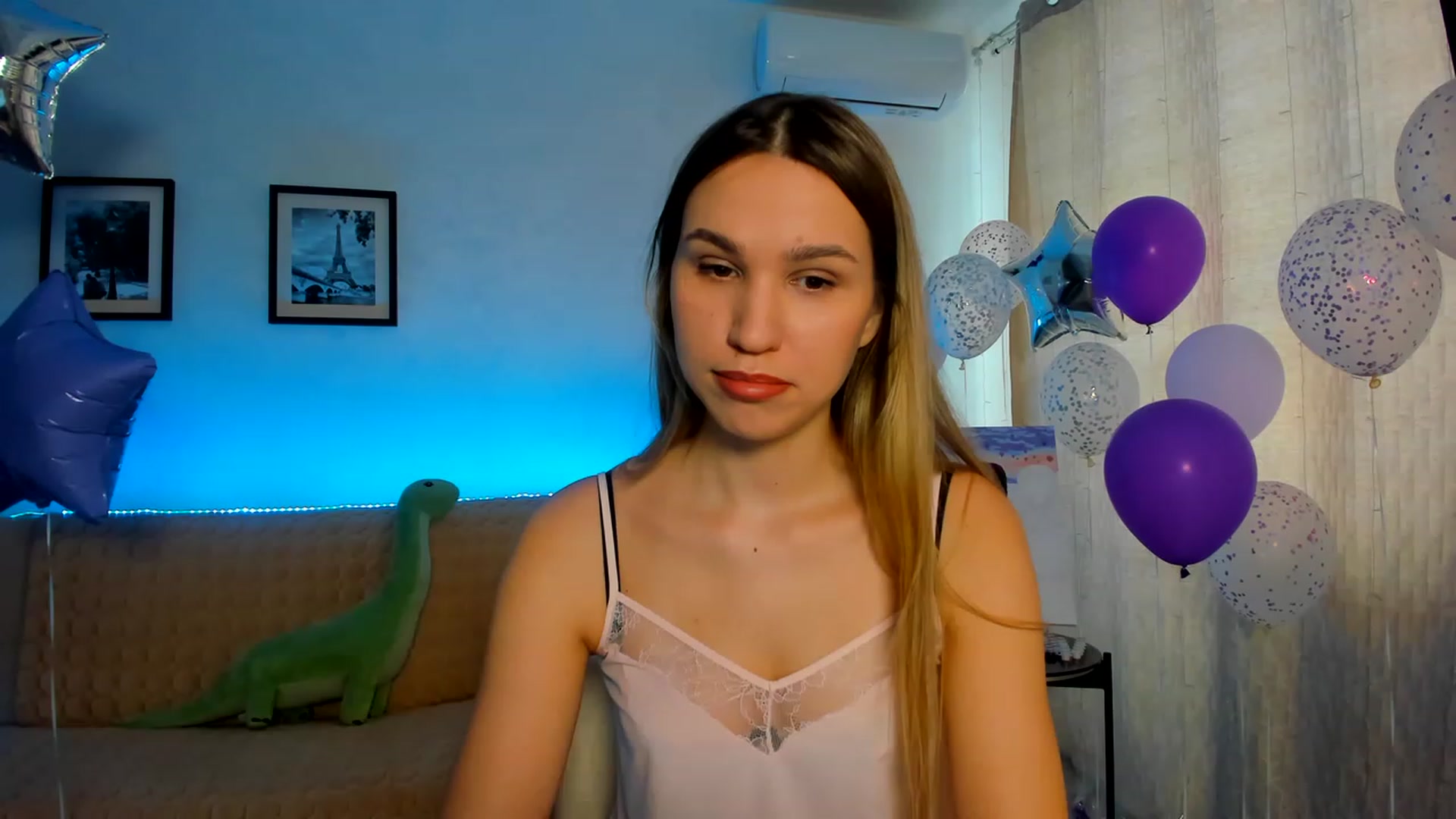 Gallery image thumbnail from WaveOfLove's myfreecams stream on, 02/13/2023, 11:35 image 12 of 20