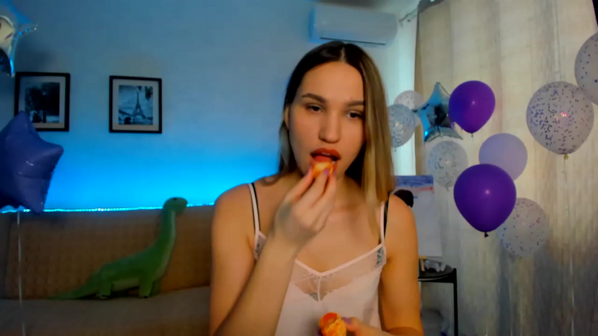 Gallery image thumbnail from WaveOfLove's myfreecams stream on, 02/13/2023, 11:35 image 11 of 20