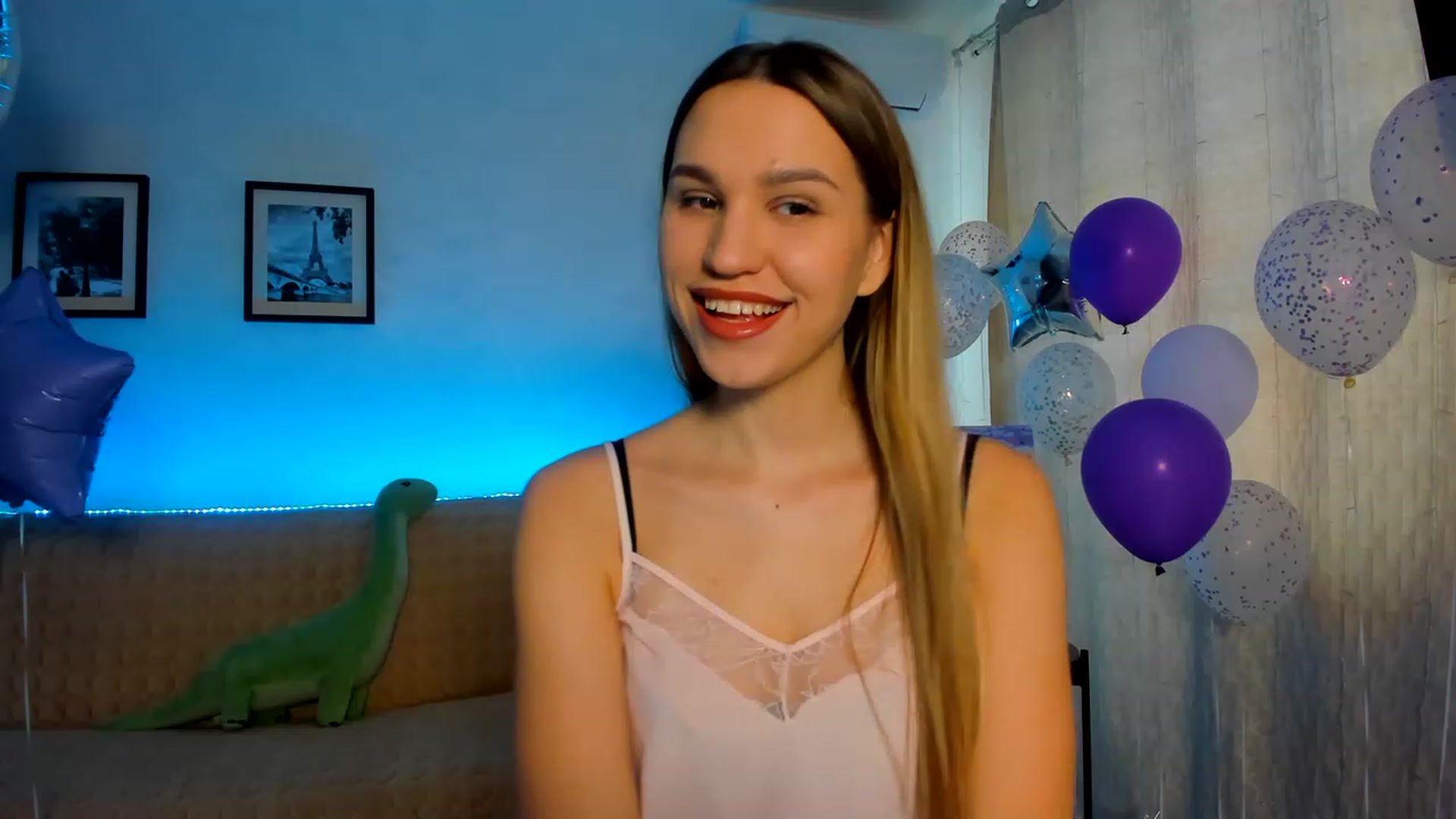 Gallery image thumbnail from WaveOfLove's myfreecams stream on, 02/13/2023, 11:35 image 6 of 20
