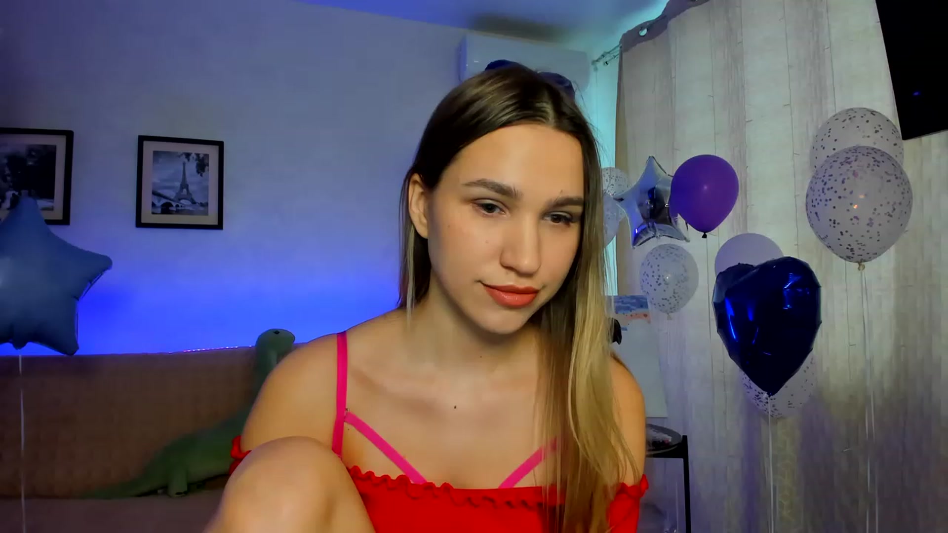 Gallery image thumbnail from WaveOfLove's myfreecams stream on, 02/14/2023, 11:13 image 14 of 20