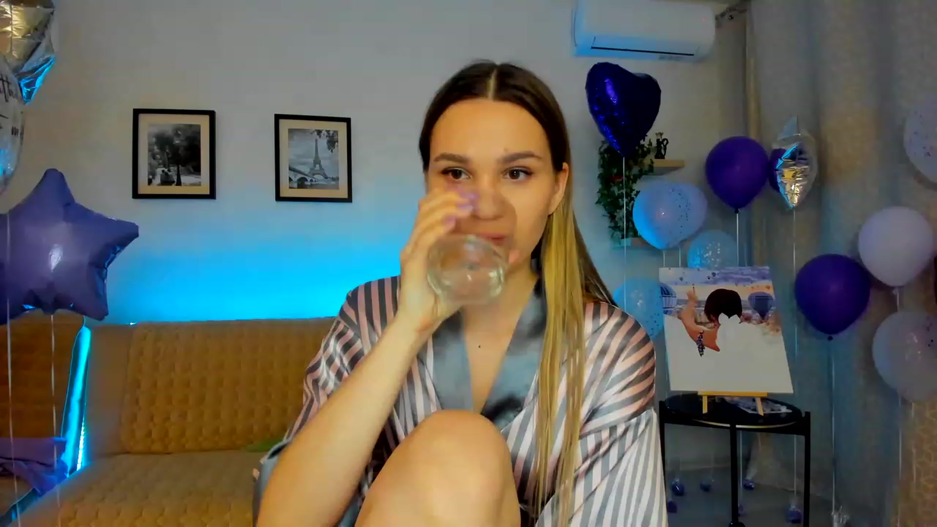 Gallery image thumbnail from WaveOfLove's myfreecams stream on, 02/17/2023, 21:43 image 9 of 20