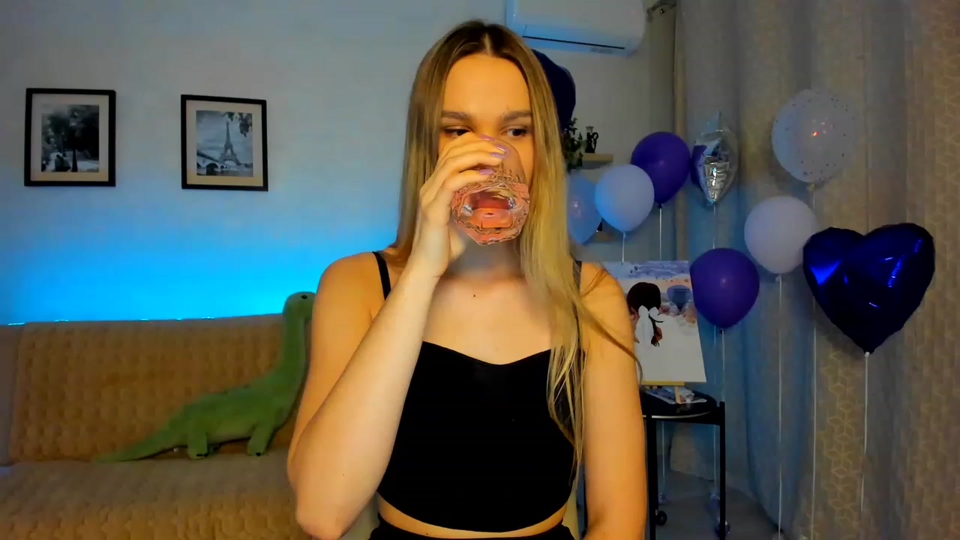 Gallery image thumbnail from WaveOfLove's myfreecams stream on, 02/18/2023, 15:49 image 10 of 20
