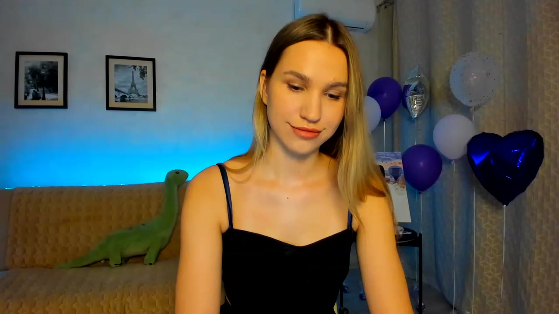 Gallery image thumbnail from WaveOfLove's myfreecams stream on, 02/18/2023, 15:49 image 17 of 20