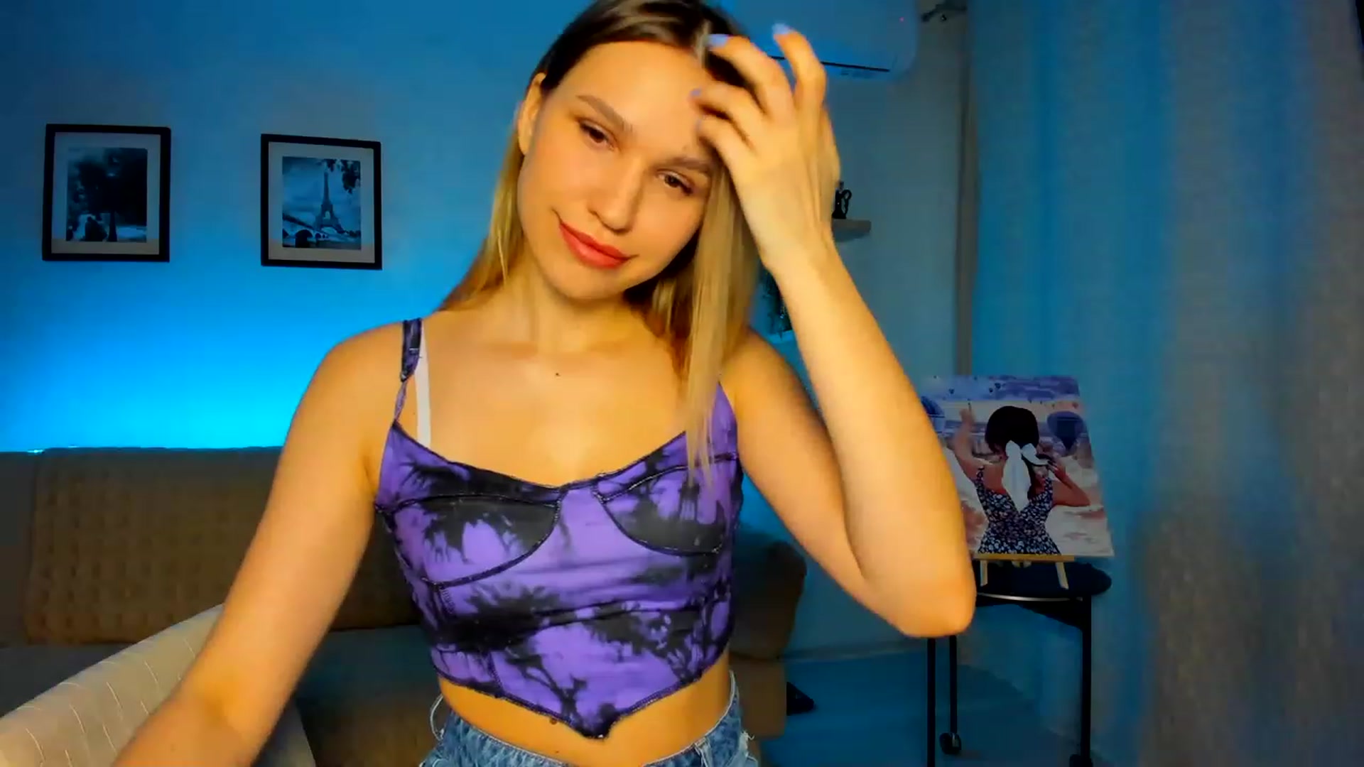 Gallery image thumbnail from WaveOfLove's myfreecams stream on, 03/11/2023, 14:28 image 16 of 20