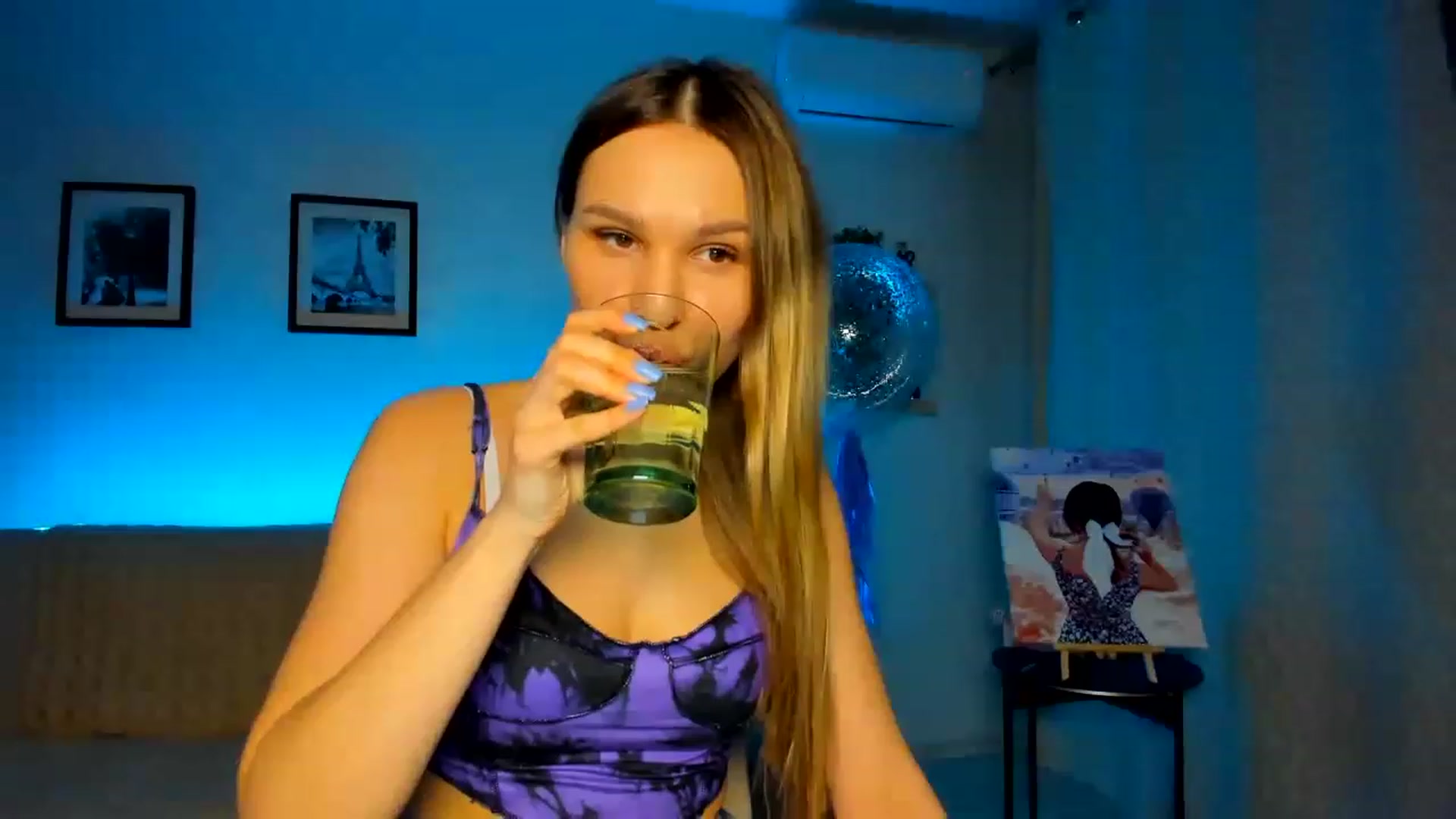 Gallery image thumbnail from WaveOfLove's myfreecams stream on, 03/11/2023, 15:47 image 11 of 20