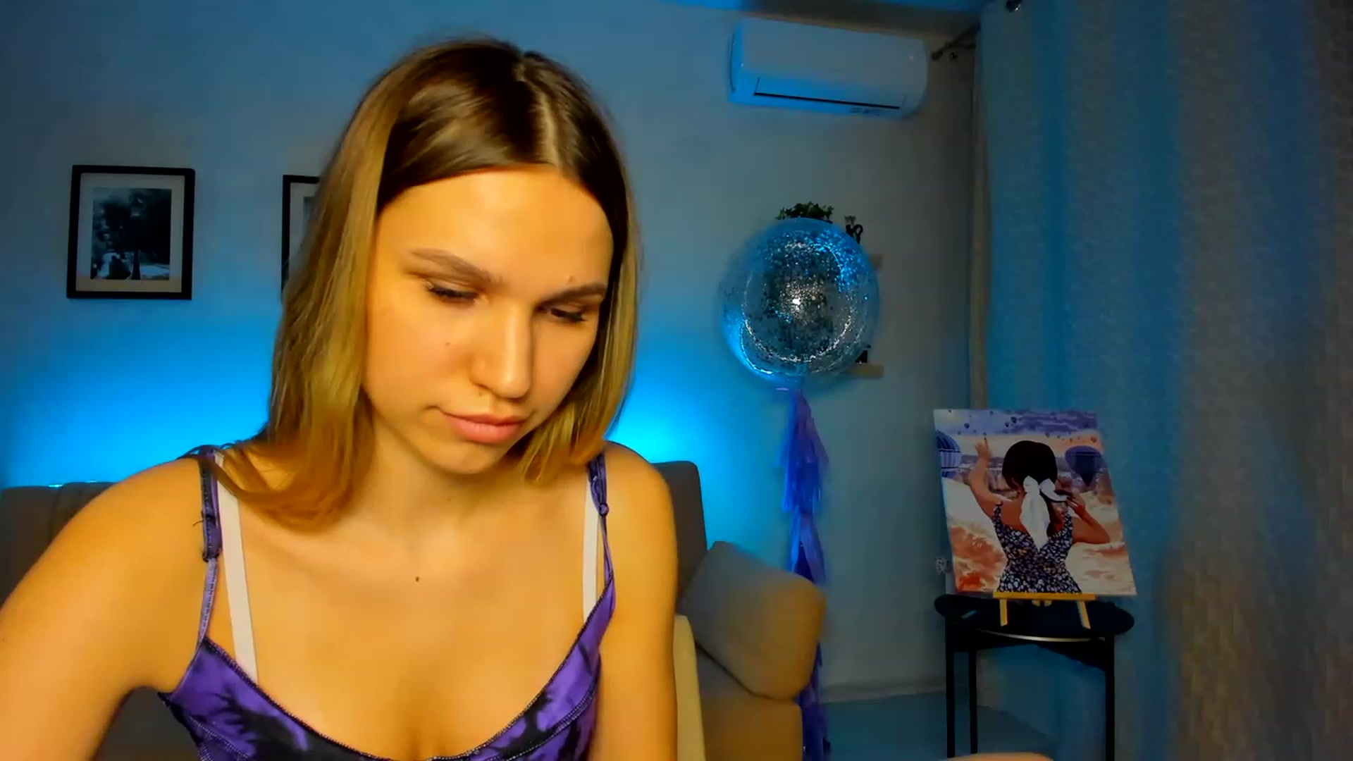 Gallery image thumbnail from WaveOfLove's myfreecams stream on, 03/11/2023, 18:29 image 12 of 20