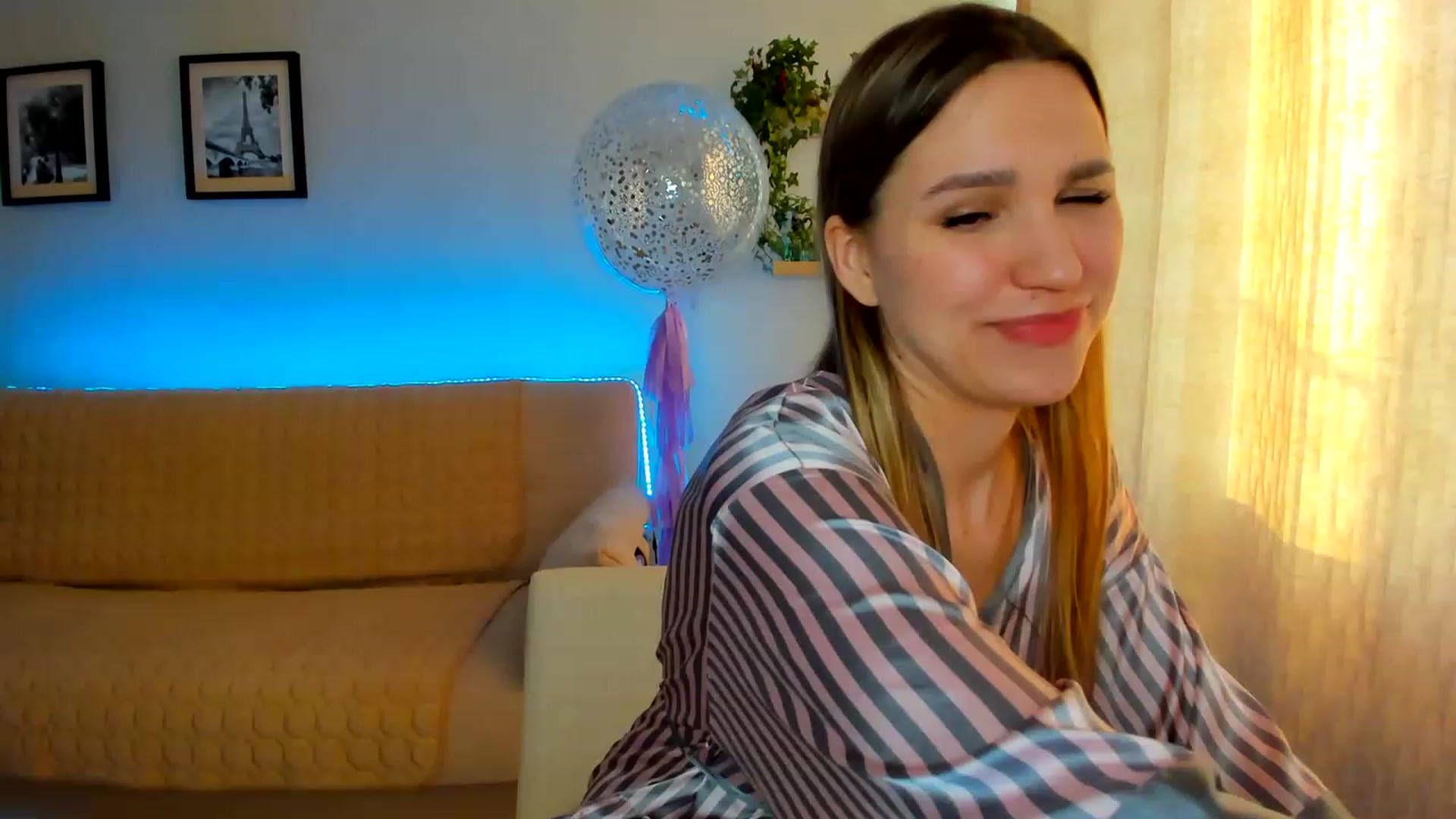 Gallery image thumbnail from WaveOfLove's myfreecams stream on, 03/23/2023, 13:53 image 14 of 20