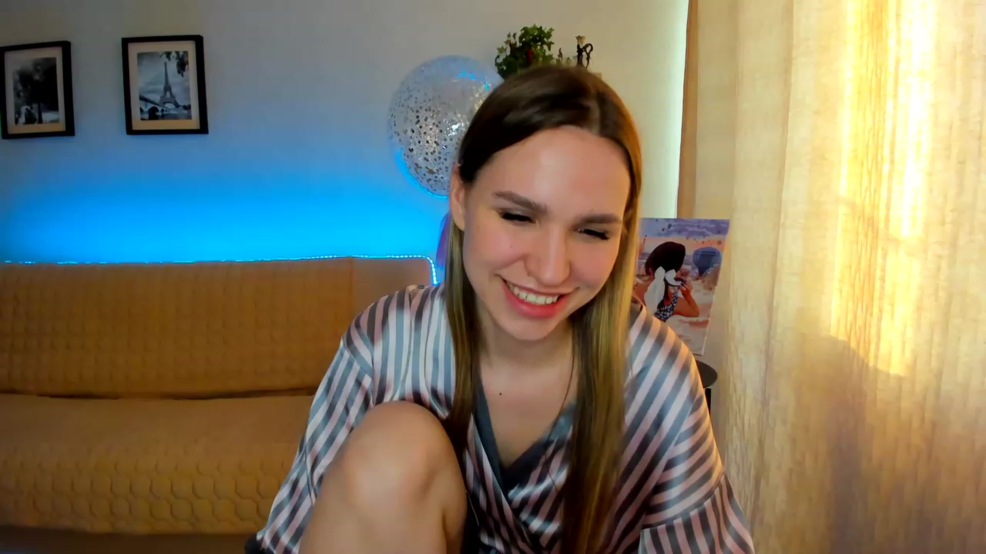 Gallery image thumbnail from WaveOfLove's myfreecams stream on, 03/23/2023, 13:53 image 17 of 20