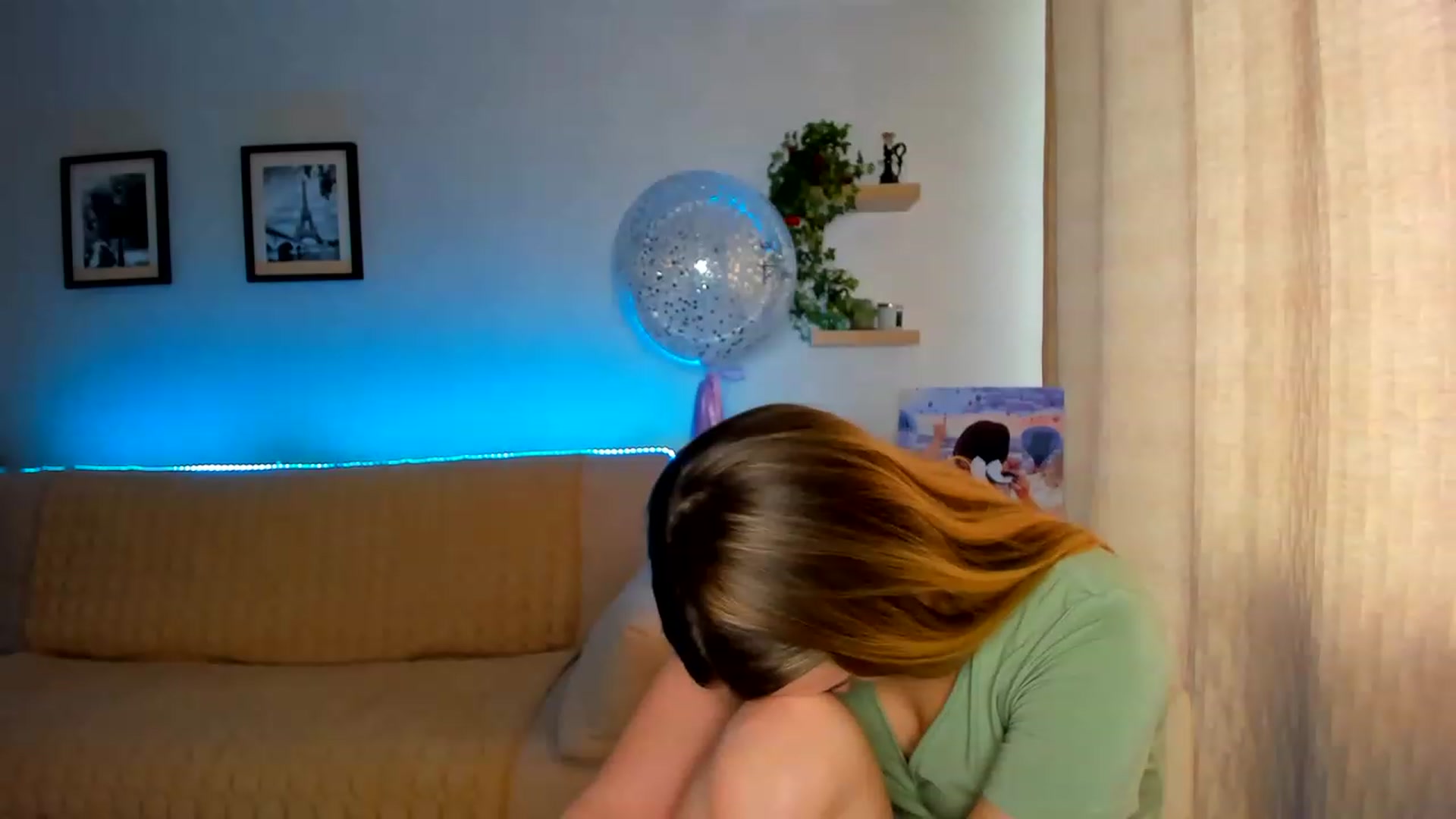 Gallery image thumbnail from WaveOfLove's myfreecams stream on, 03/28/2023, 13:04 image 13 of 20