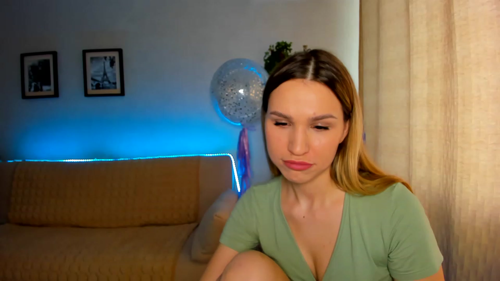Gallery image thumbnail from WaveOfLove's myfreecams stream on, 03/28/2023, 13:04 image 4 of 20