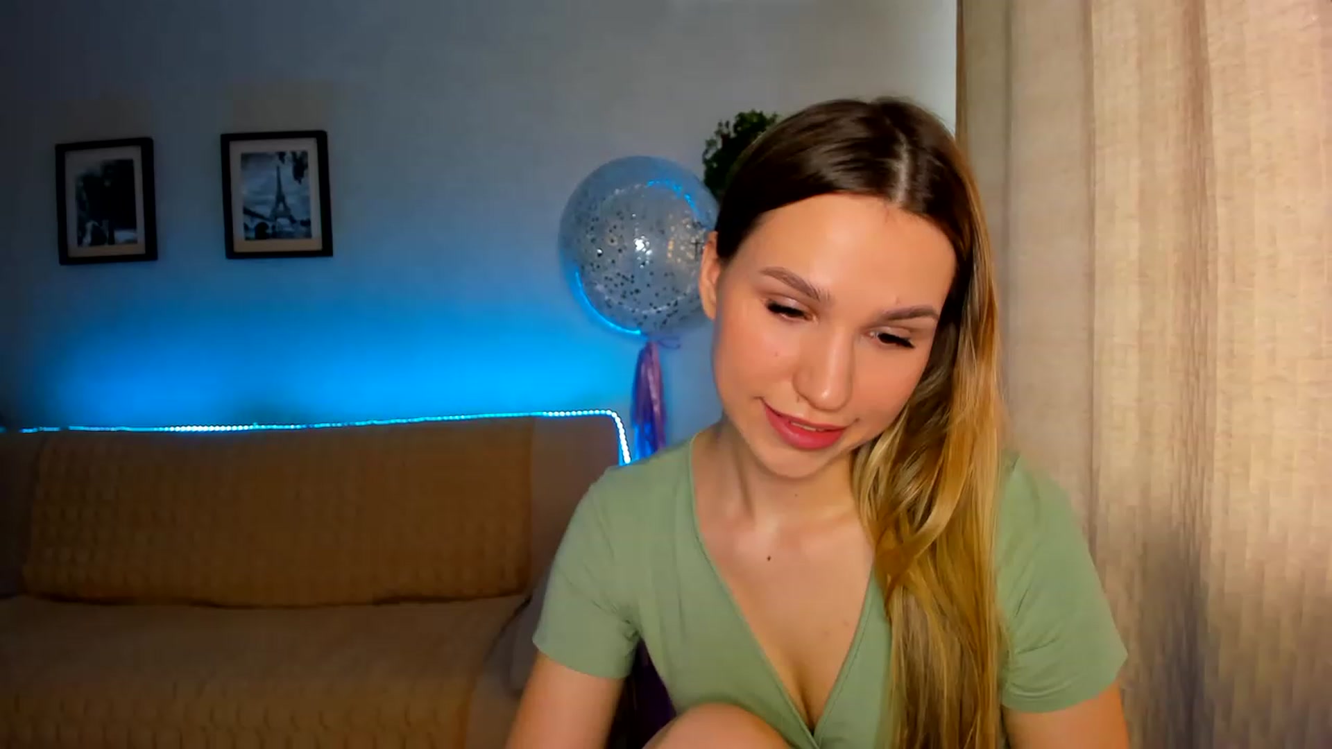 Gallery image thumbnail from WaveOfLove's myfreecams stream on, 03/28/2023, 13:04 image 12 of 20