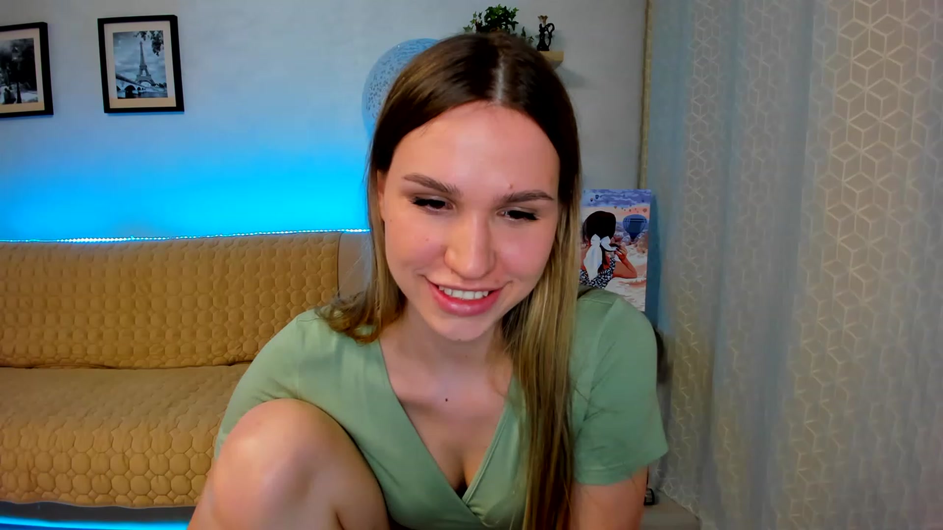 Gallery image thumbnail from WaveOfLove's myfreecams stream on, 03/28/2023, 18:46 image 18 of 20