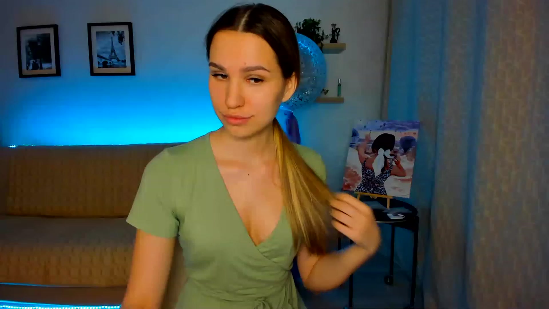 Gallery image thumbnail from WaveOfLove's myfreecams stream on, 03/31/2023, 18:07 image 15 of 20