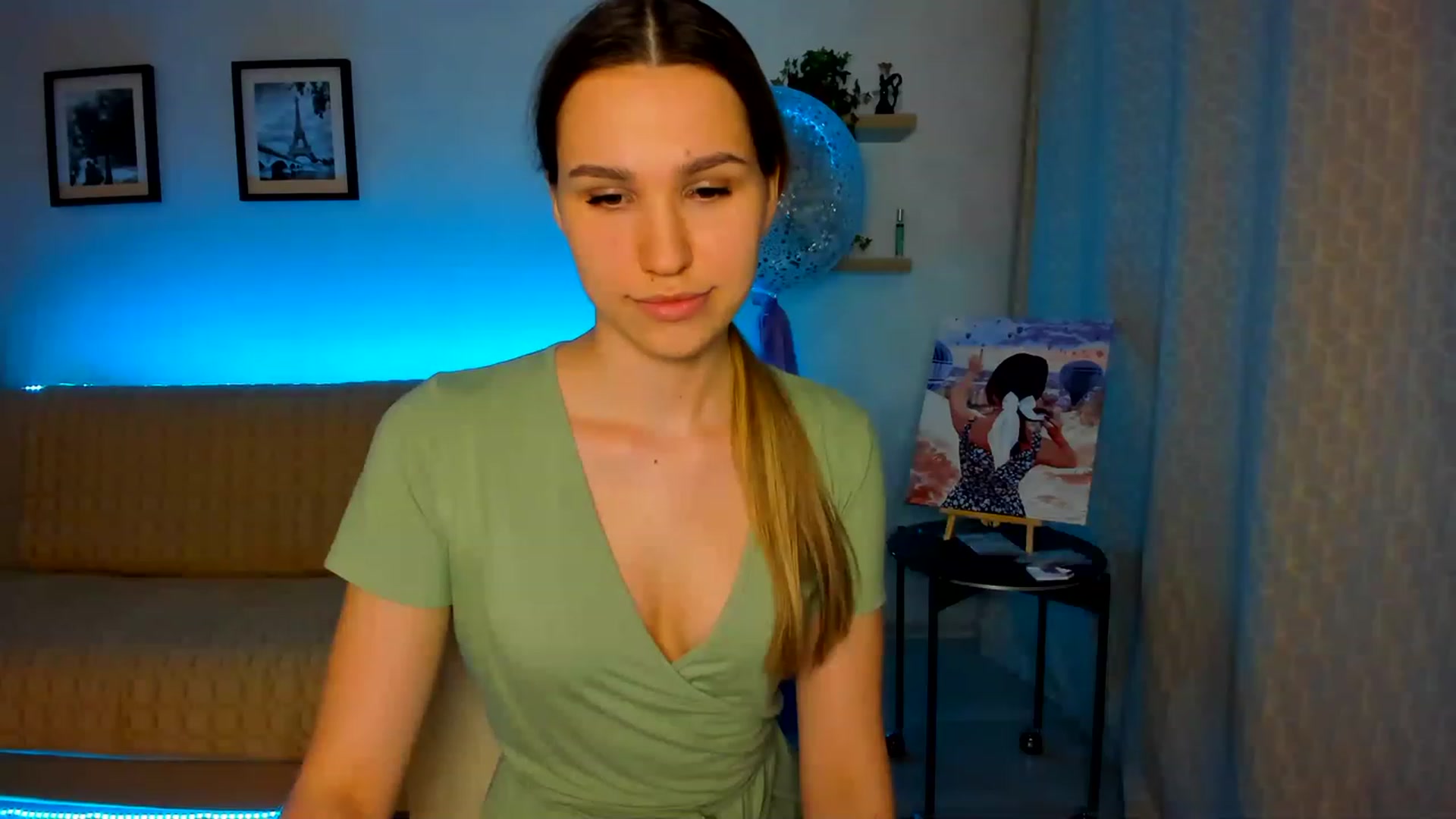 Gallery image thumbnail from WaveOfLove's myfreecams stream on, 03/31/2023, 18:07 image 13 of 20