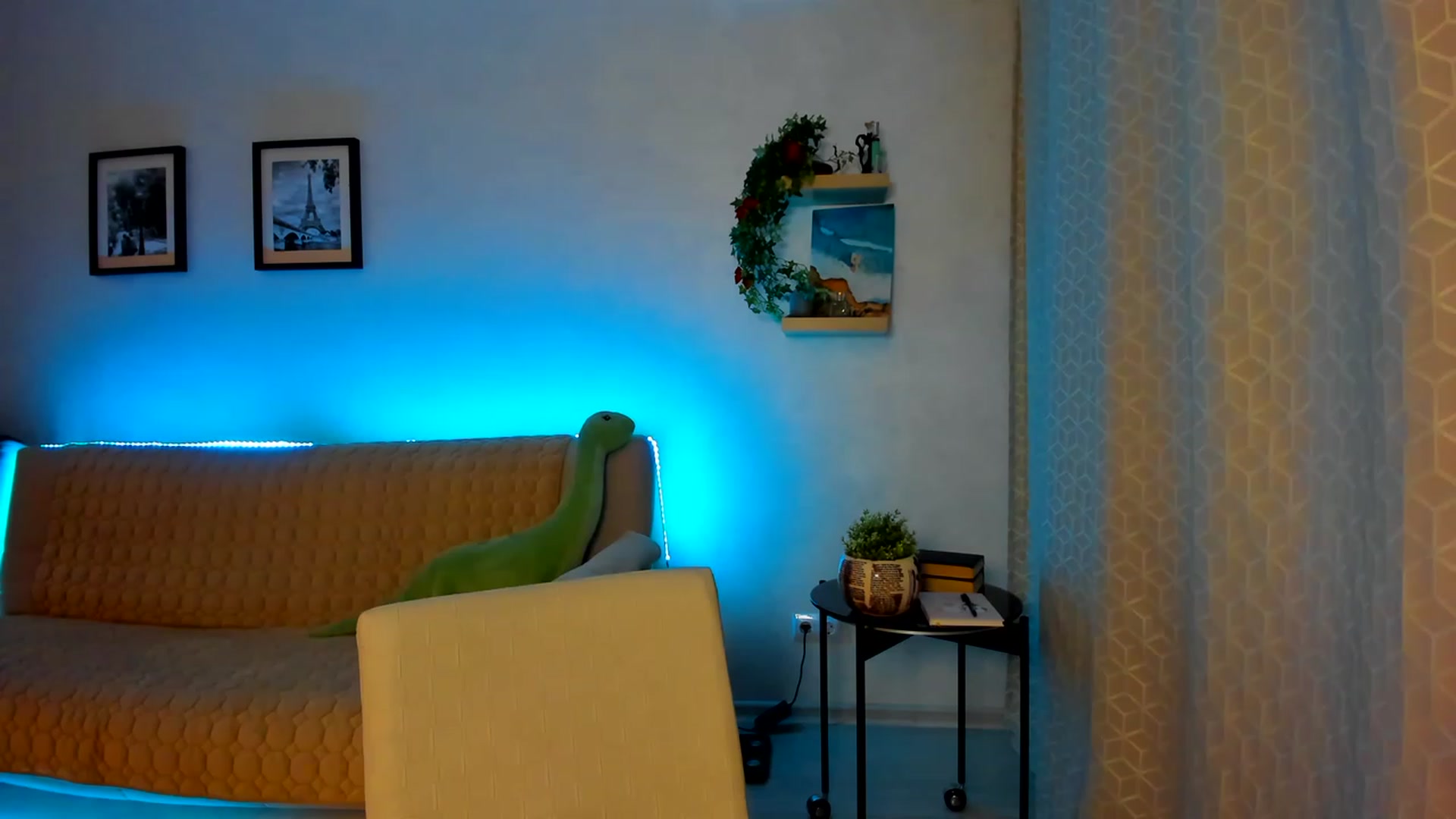 Gallery image thumbnail from WaveOfLove's myfreecams stream on, 05/19/2023, 20:05 image 19 of 20