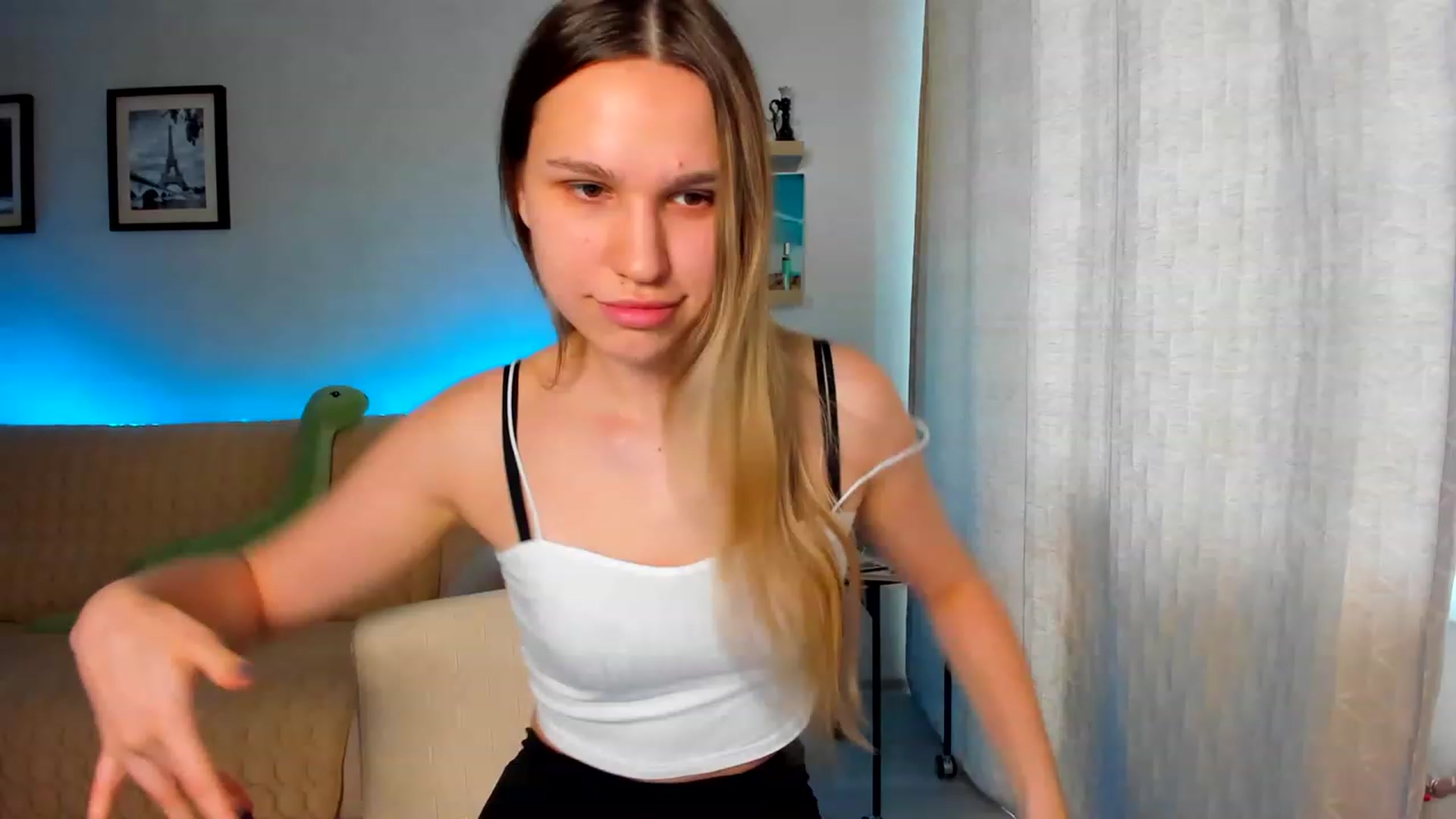 Gallery image thumbnail from WaveOfLove's myfreecams stream on, 05/27/2023, 12:49 image 8 of 20