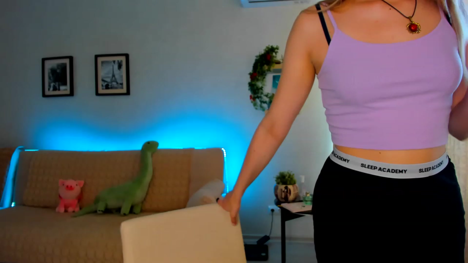 Gallery image thumbnail from WaveOfLove's myfreecams stream on, 06/16/2023, 08:53 image 13 of 20
